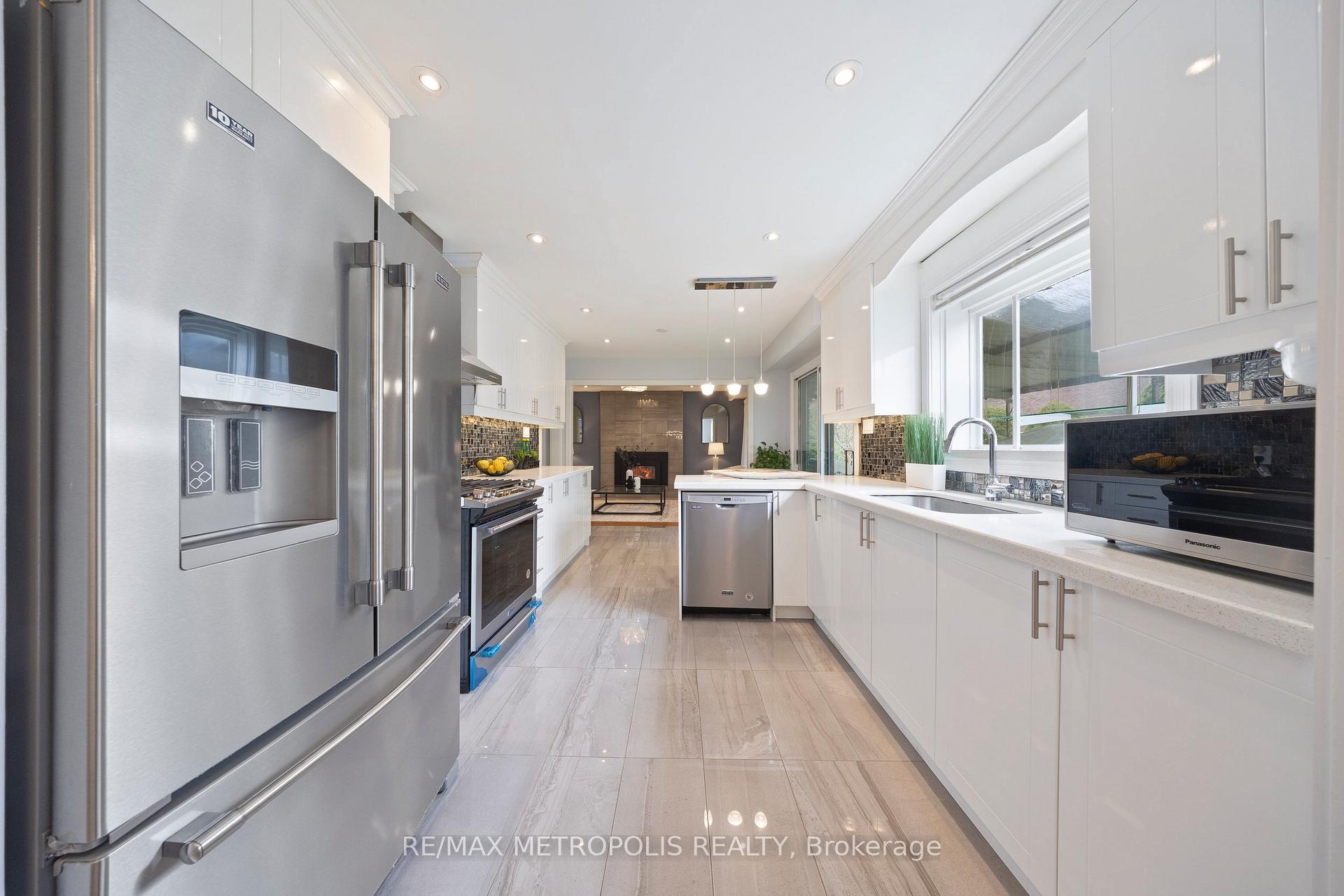Photo 17 of Unit Upper, 754 Eyer Drive, Pickering, West Shore — HOMEH