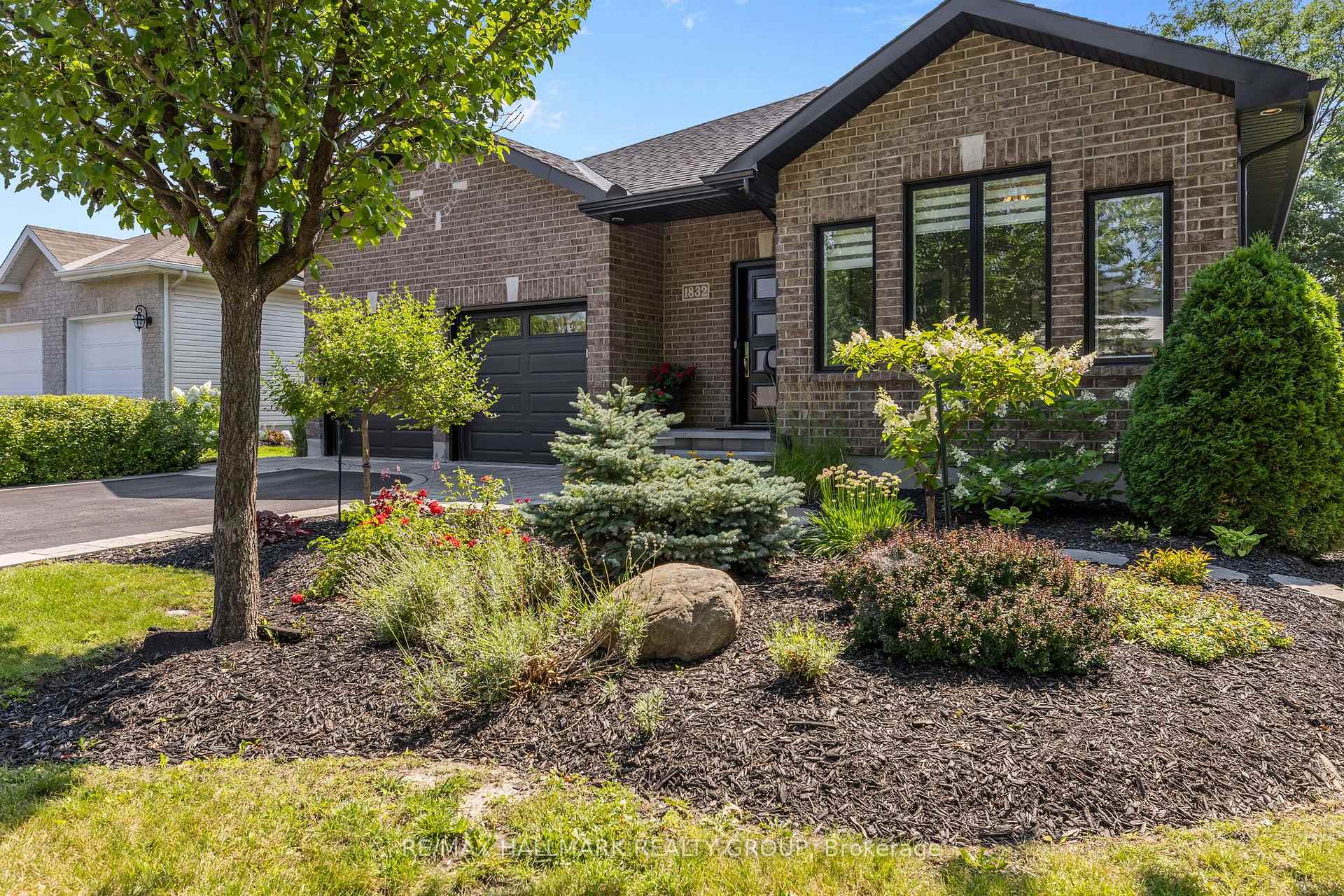 Photo 2 of 1832 Springridge Drive, Ottawa, Springridge/East Village — HOMEH