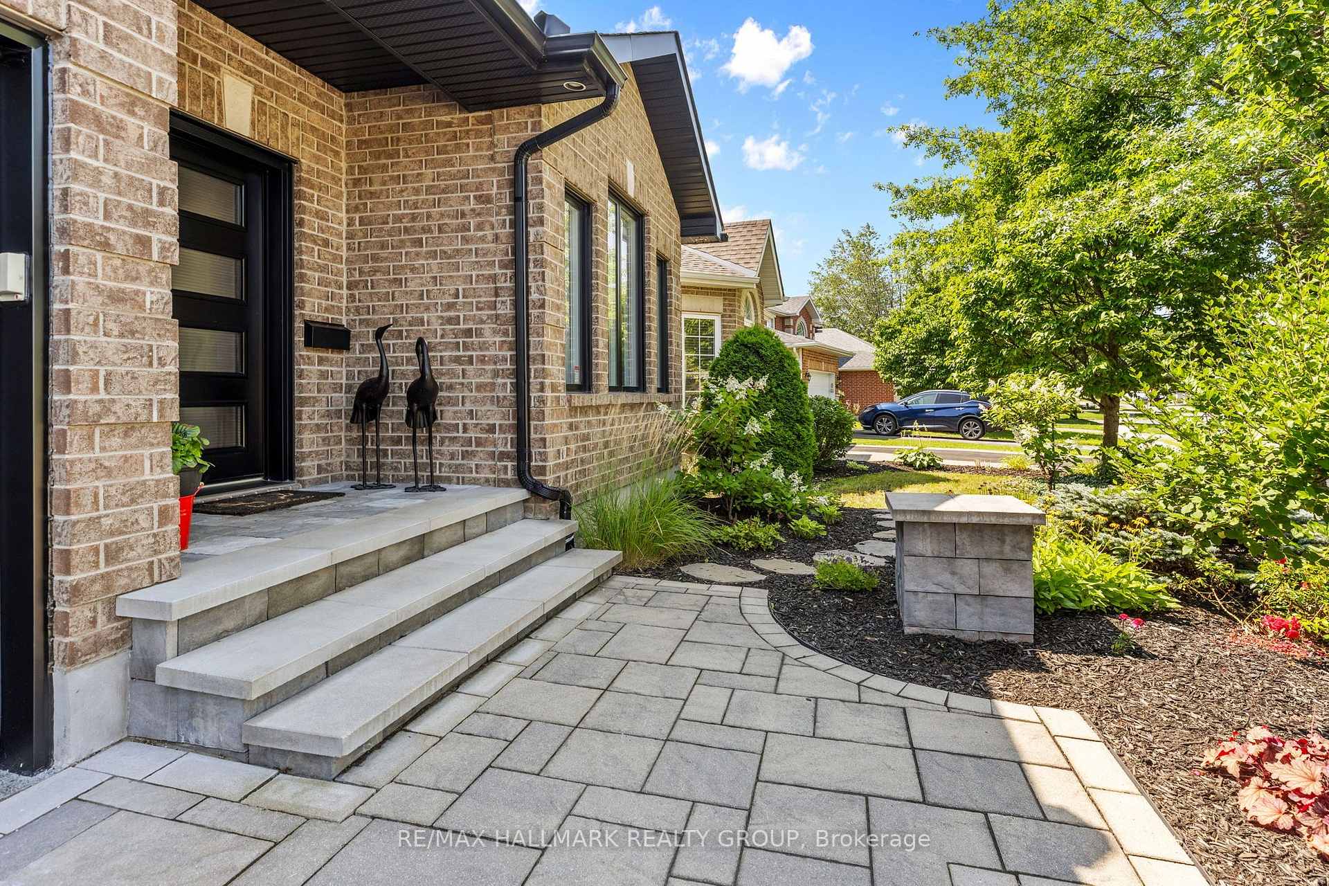 Photo 3 of 1832 Springridge Drive, Ottawa, Springridge/East Village — HOMEH