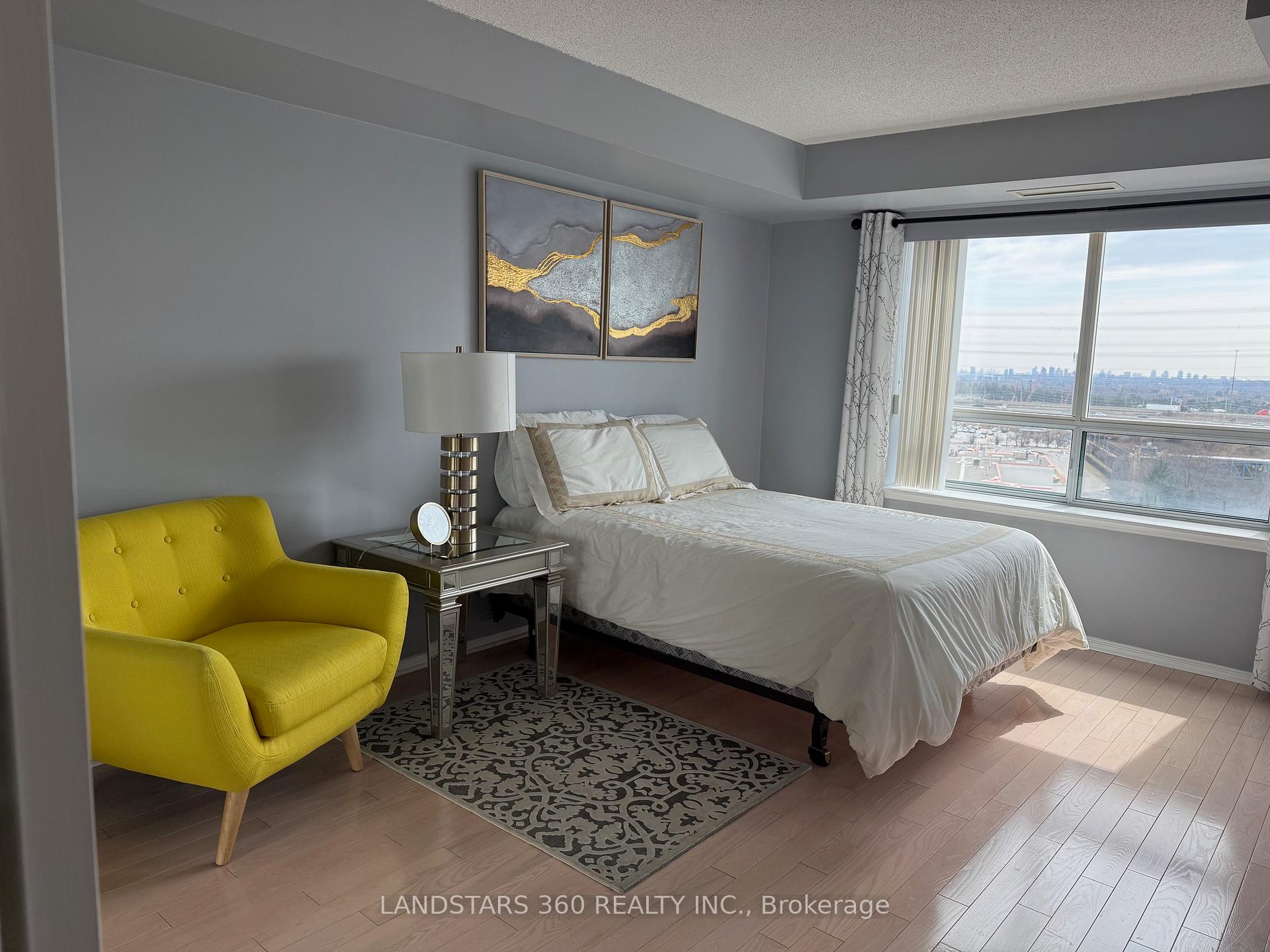 Photo 4 of Unit 906, 39 Oneida Crescent, Richmond Hill, Langstaff — HOMEH