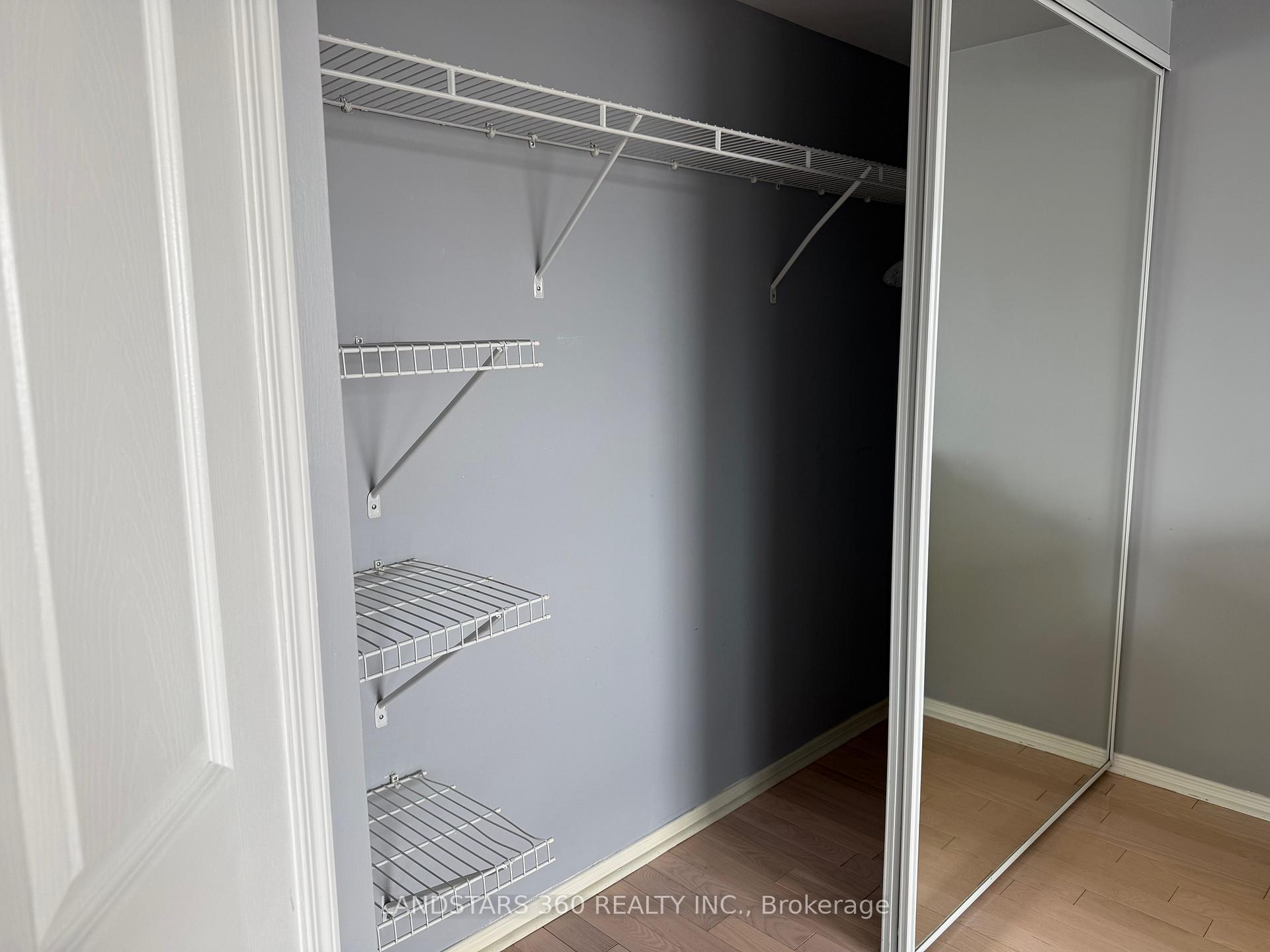 Photo 5 of Unit 906, 39 Oneida Crescent, Richmond Hill, Langstaff — HOMEH