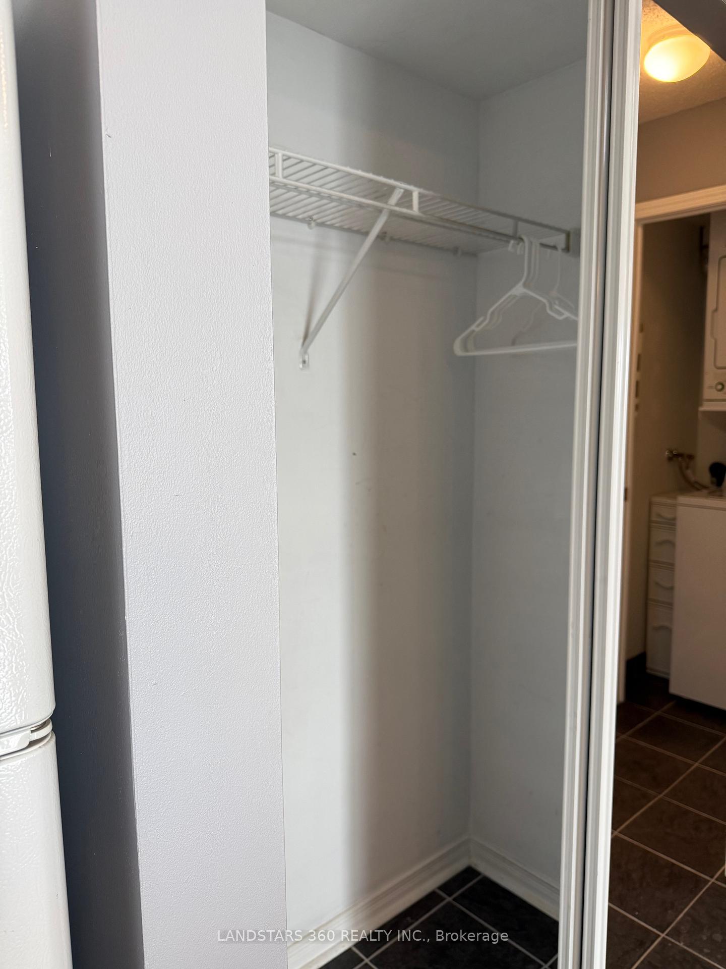 Photo 6 of Unit 906, 39 Oneida Crescent, Richmond Hill, Langstaff — HOMEH