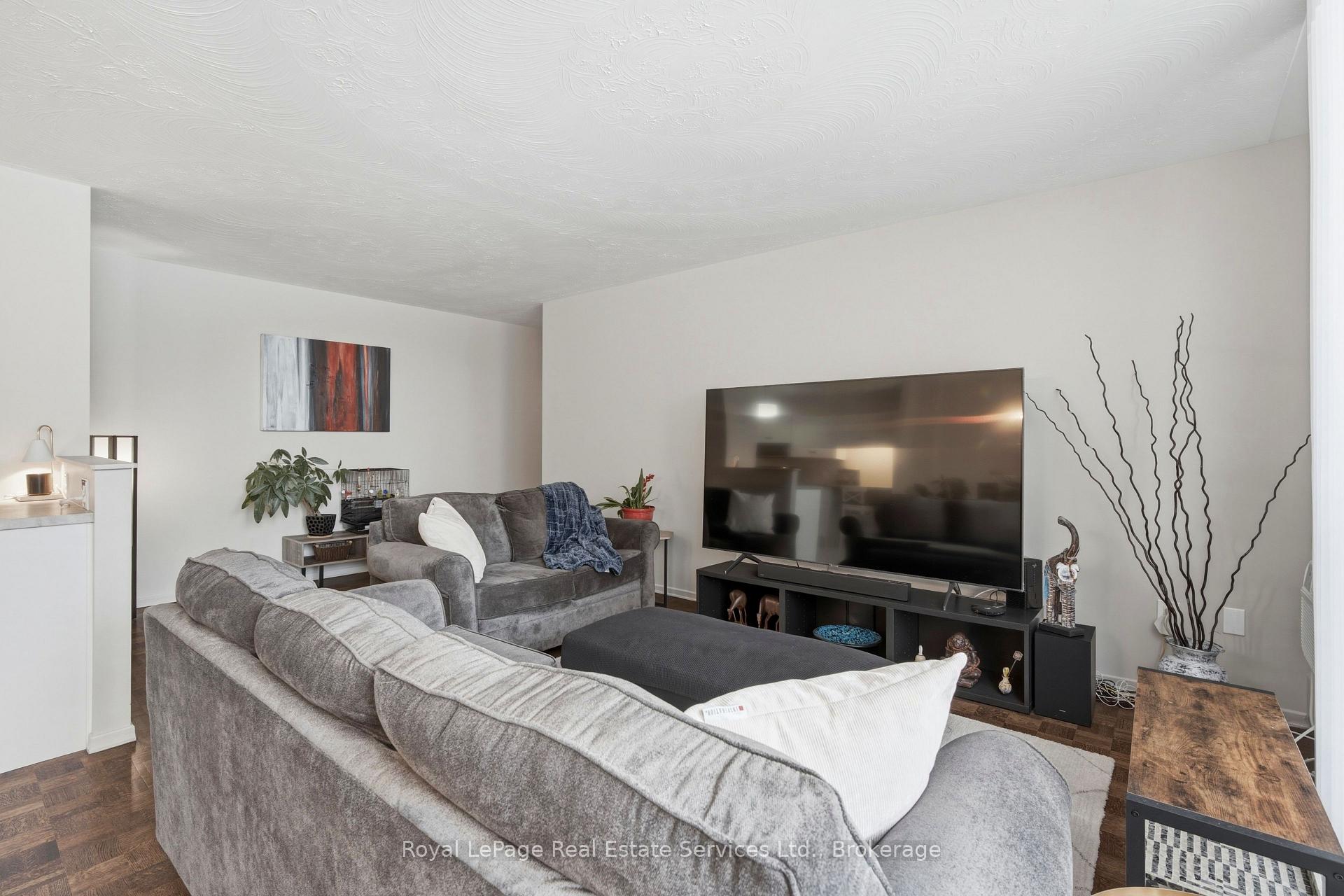 Photo 5 of Unit 102, 15 Towering Heights Boulevard, St. Catharines, Glendale/Glenridge — HOMEH
