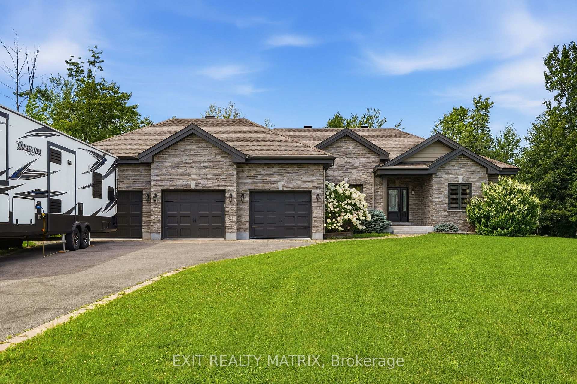 Photo 2 of 501 Du Parc Road, Champlain, L'Orignal — HOMEH