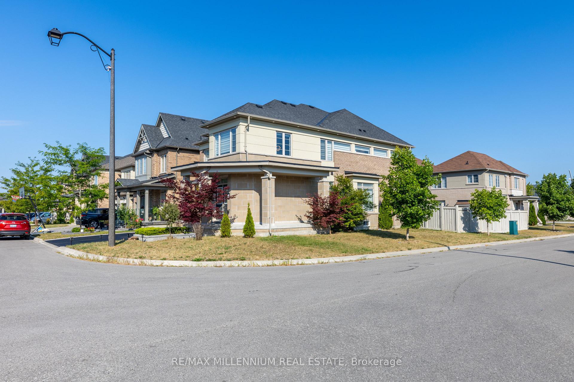 Photo 2 of 40 Frederick Pearson Street, East Gwillimbury, Queensville — HOMEH