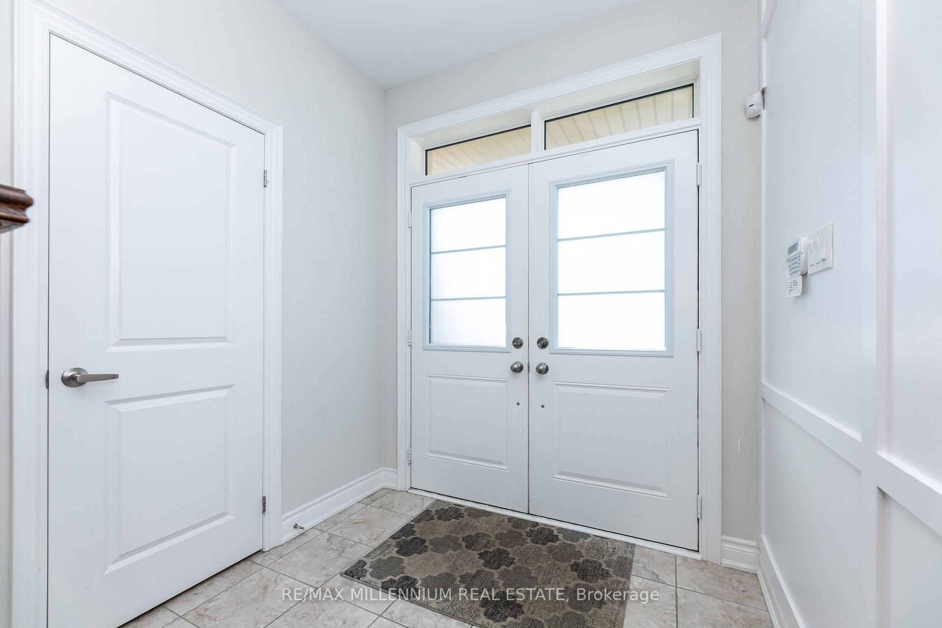 Photo 4 of 40 Frederick Pearson Street, East Gwillimbury, Queensville — HOMEH
