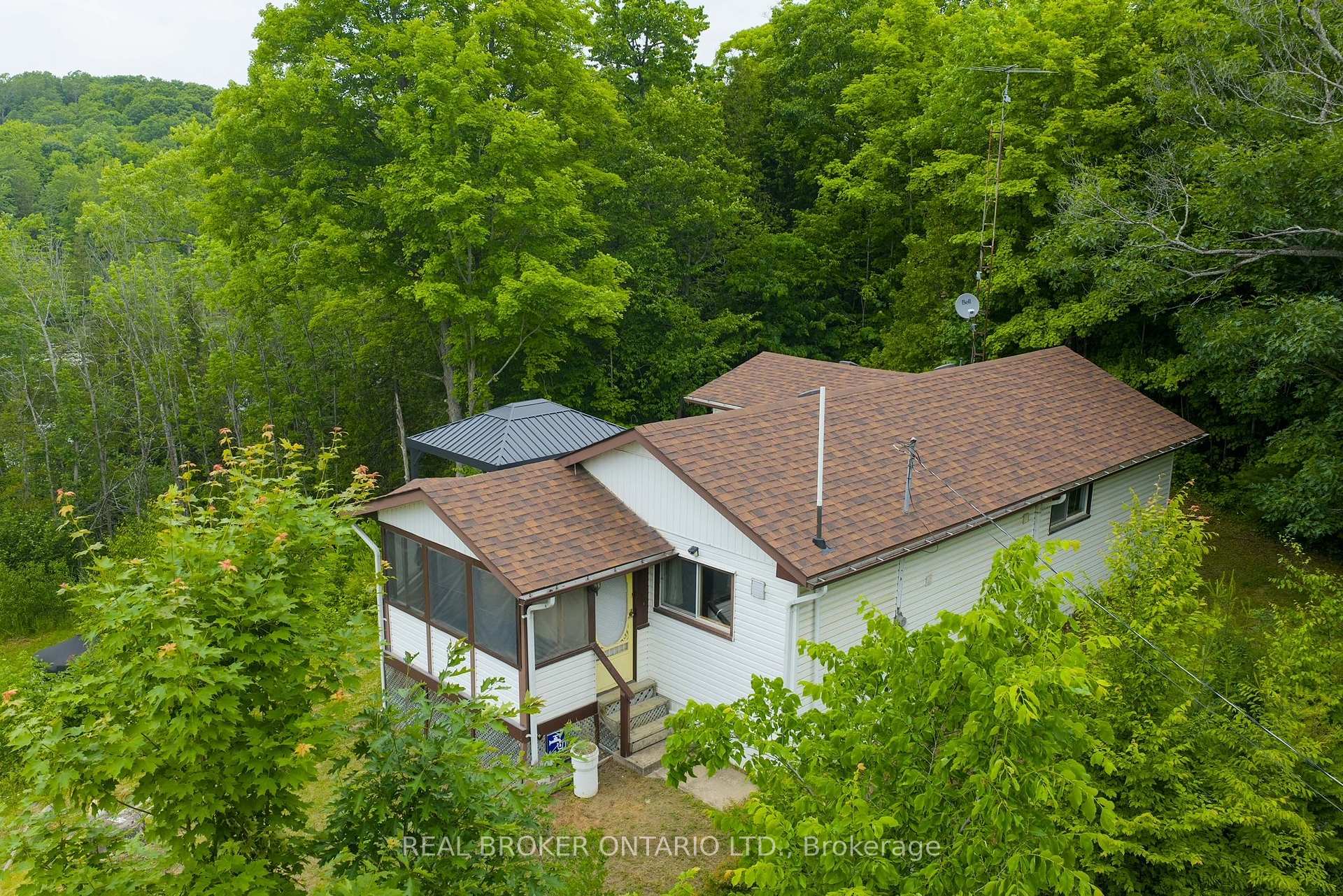 Photo 2 of 1180 Guigue Road, Frontenac, Frontenac Centre — HOMEH