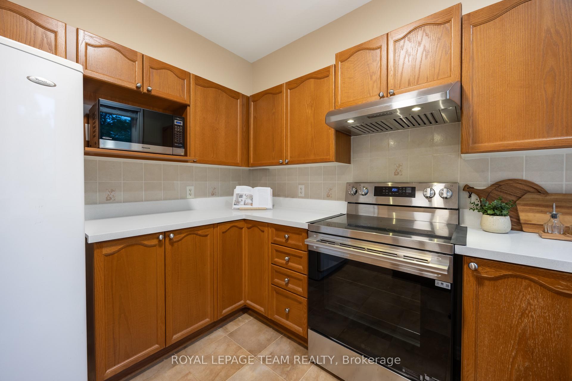 Photo 31 of 60 Woliston Crescent, Ottawa, Kanata - Morgan's Grant/South March — HOMEH