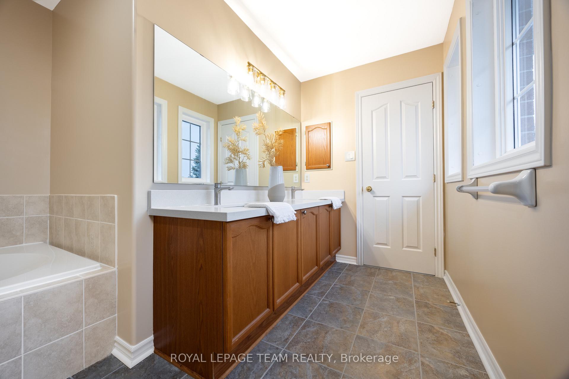 Photo 36 of 60 Woliston Crescent, Ottawa, Kanata - Morgan's Grant/South March — HOMEH