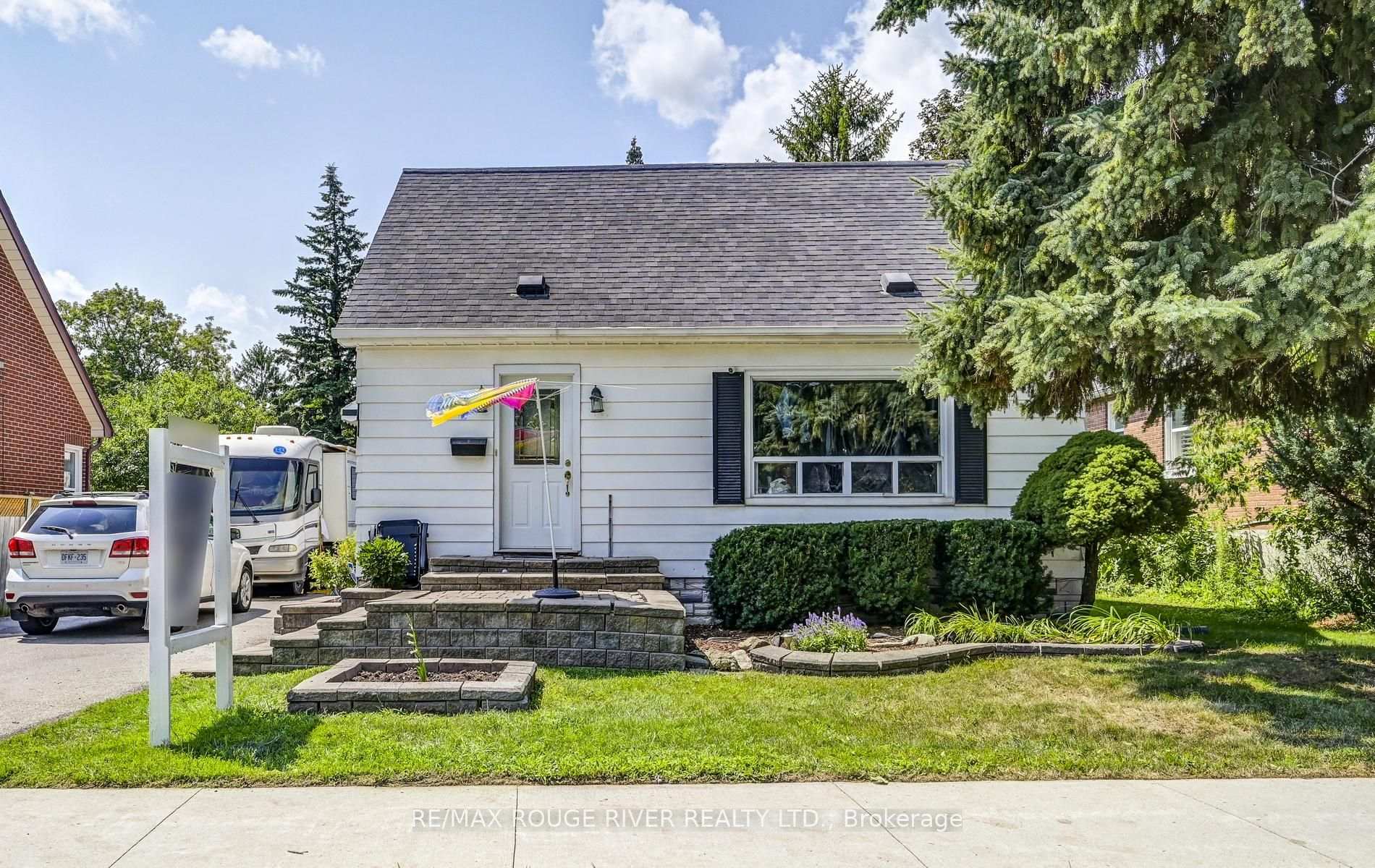 Photo 2 of 1106 Green Street, Whitby, Downtown Whitby — HOMEH