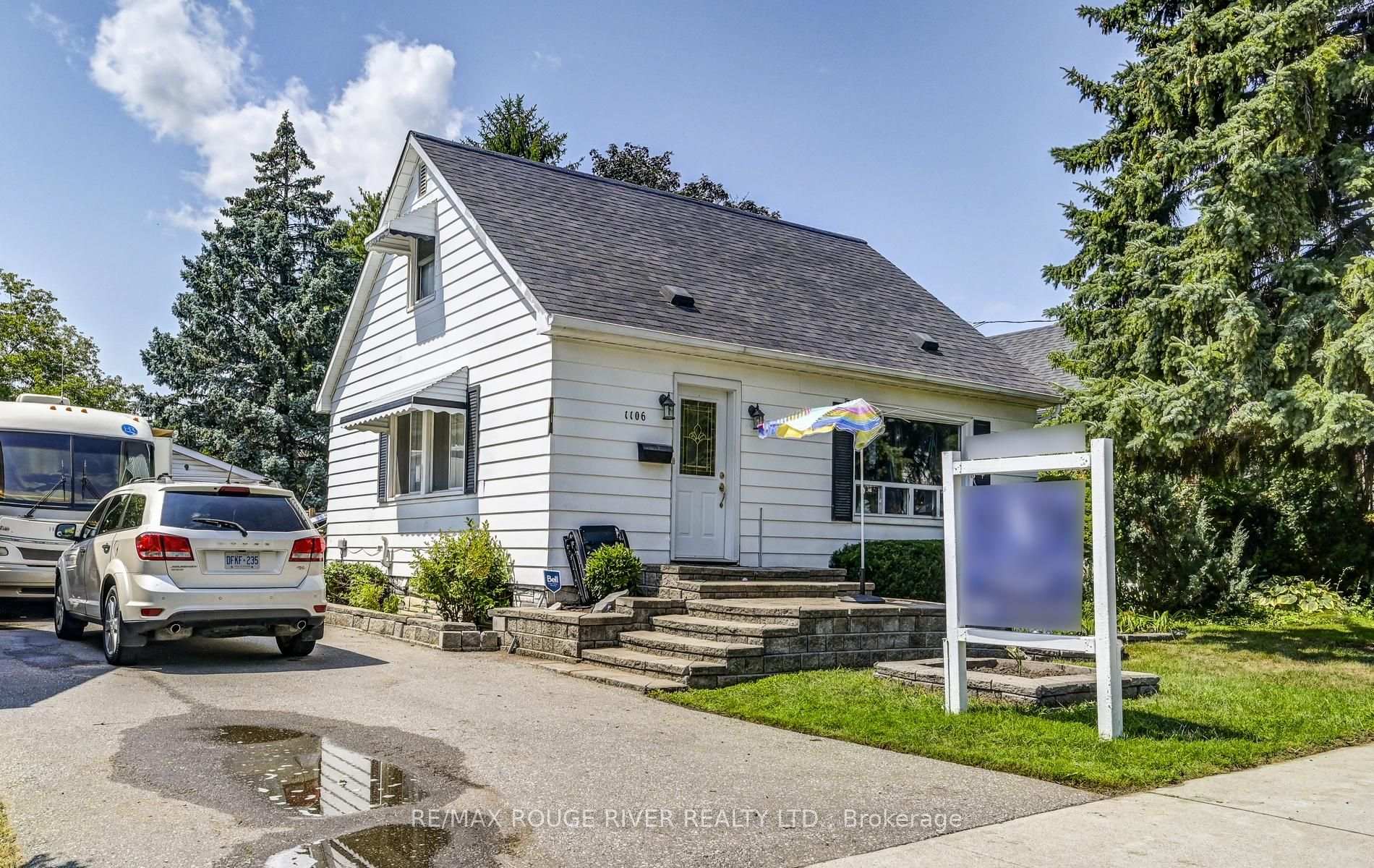 Photo 3 of 1106 Green Street, Whitby, Downtown Whitby — HOMEH