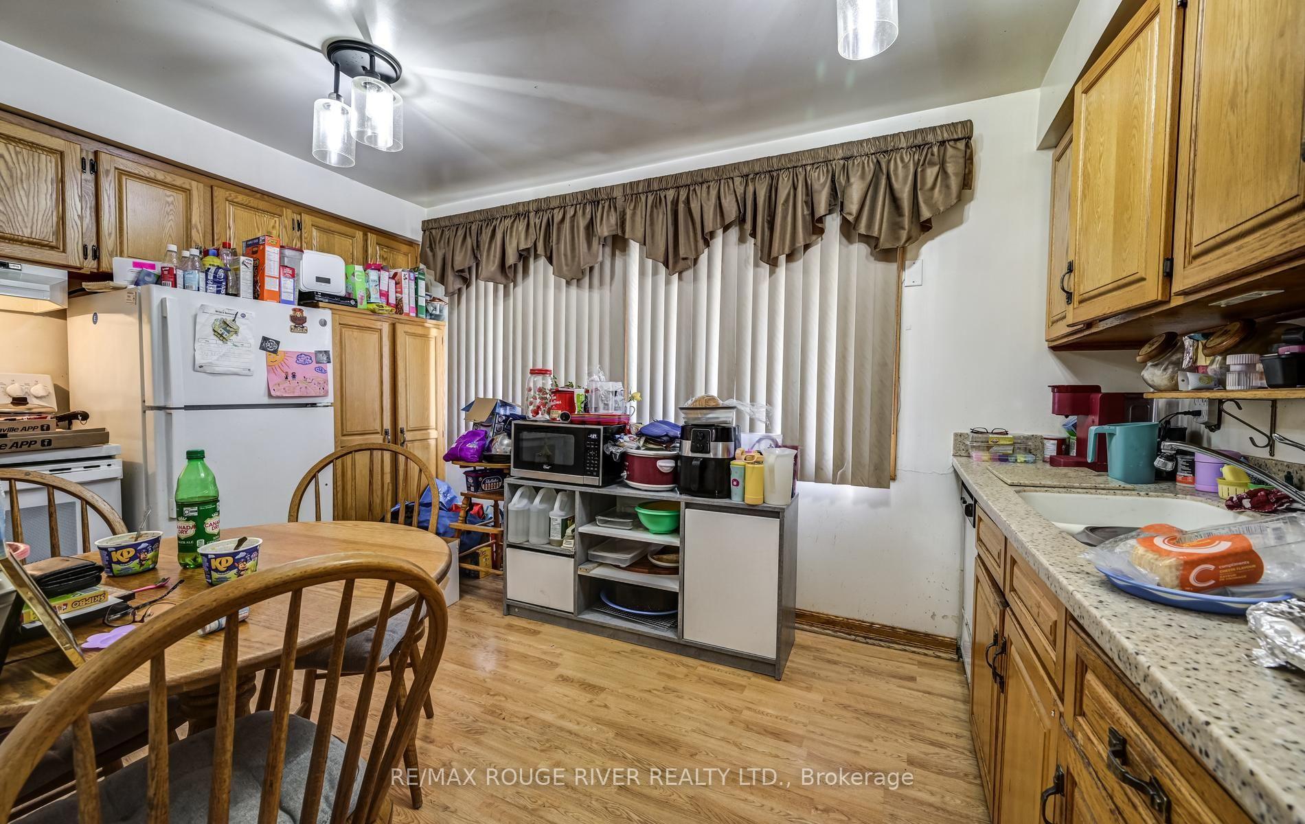 Photo 5 of 1106 Green Street, Whitby, Downtown Whitby — HOMEH