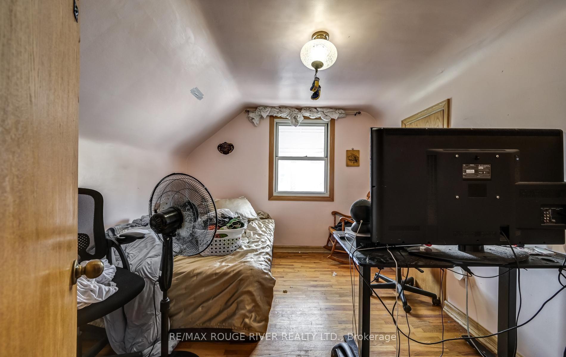 Photo 15 of 1106 Green Street, Whitby, Downtown Whitby — HOMEH