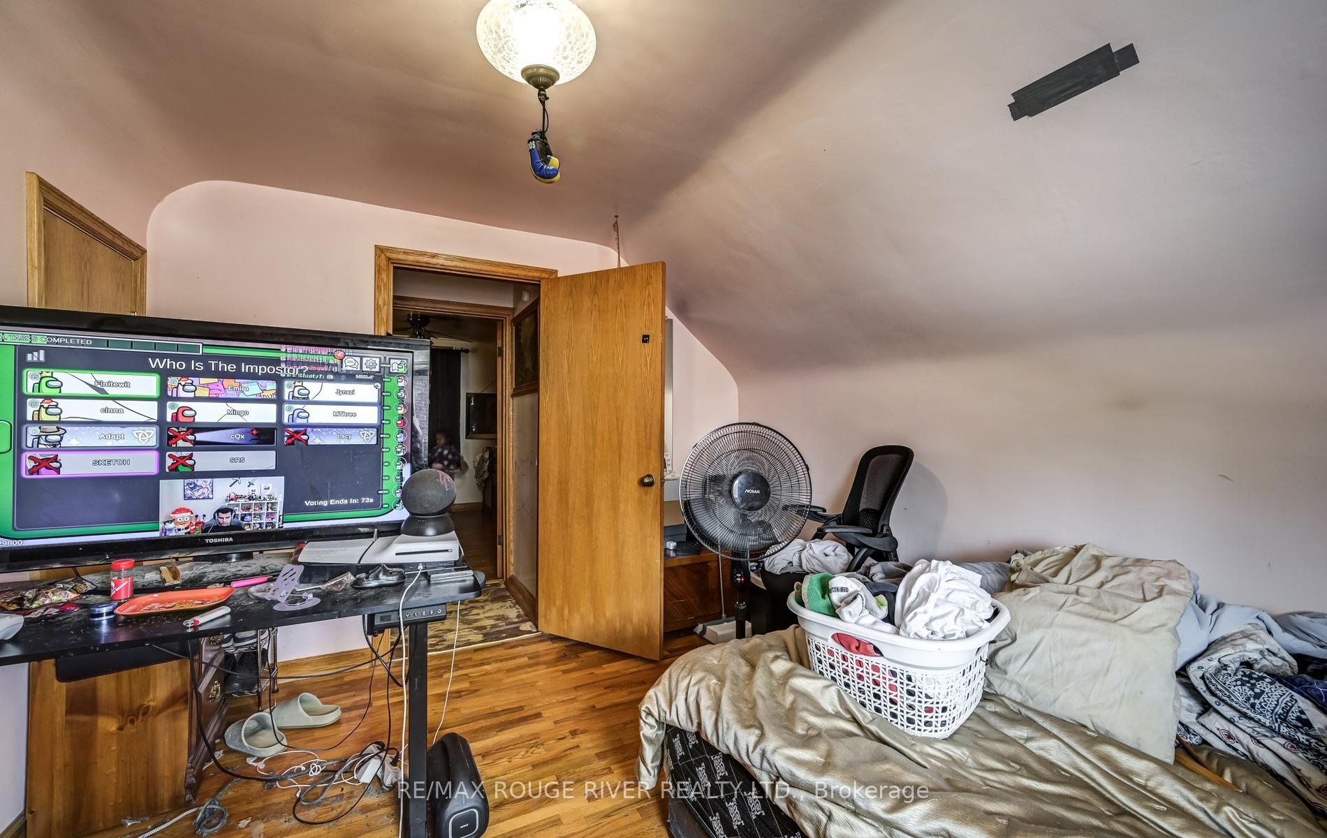 Photo 16 of 1106 Green Street, Whitby, Downtown Whitby — HOMEH