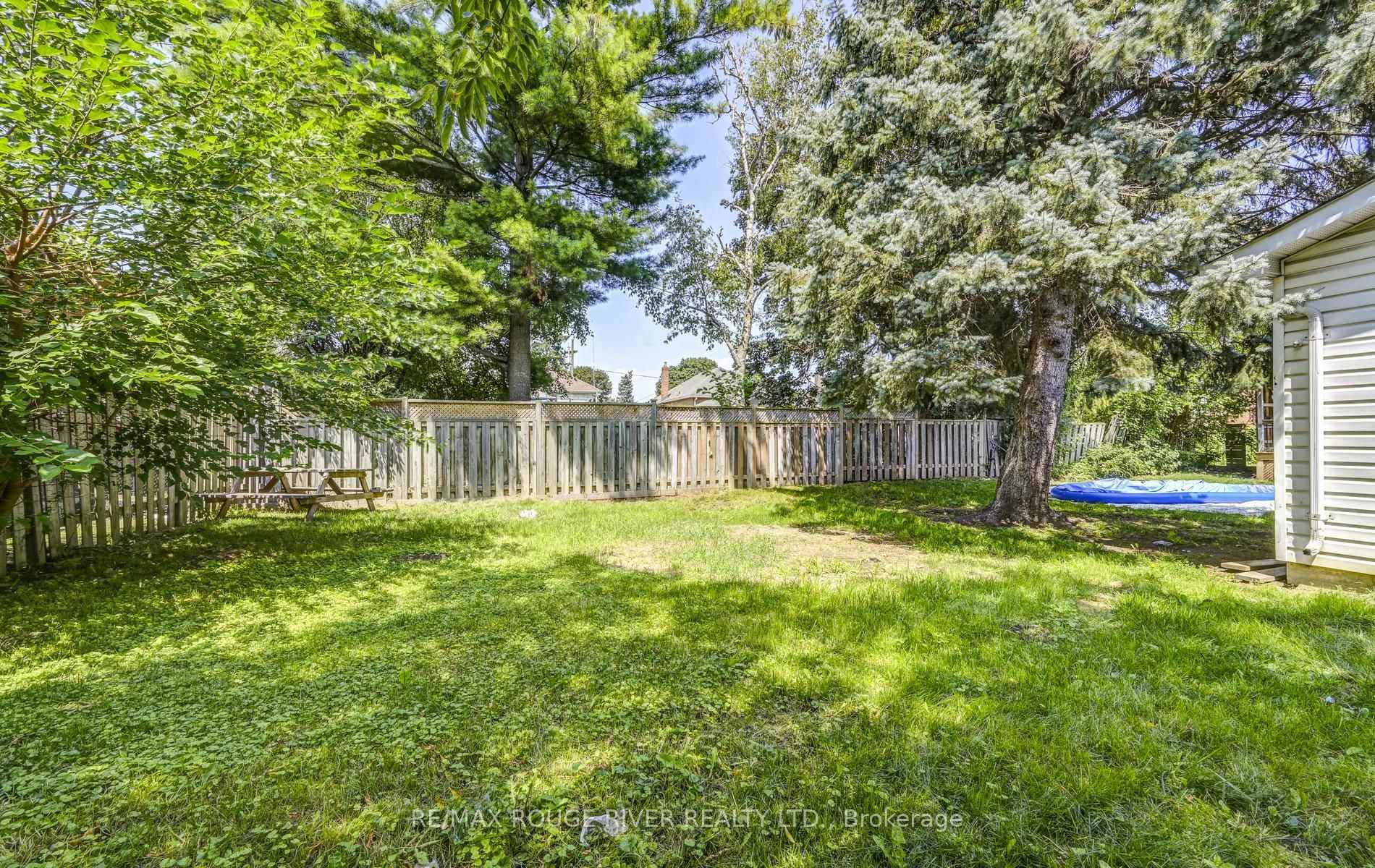 Photo 31 of 1106 Green Street, Whitby, Downtown Whitby — HOMEH