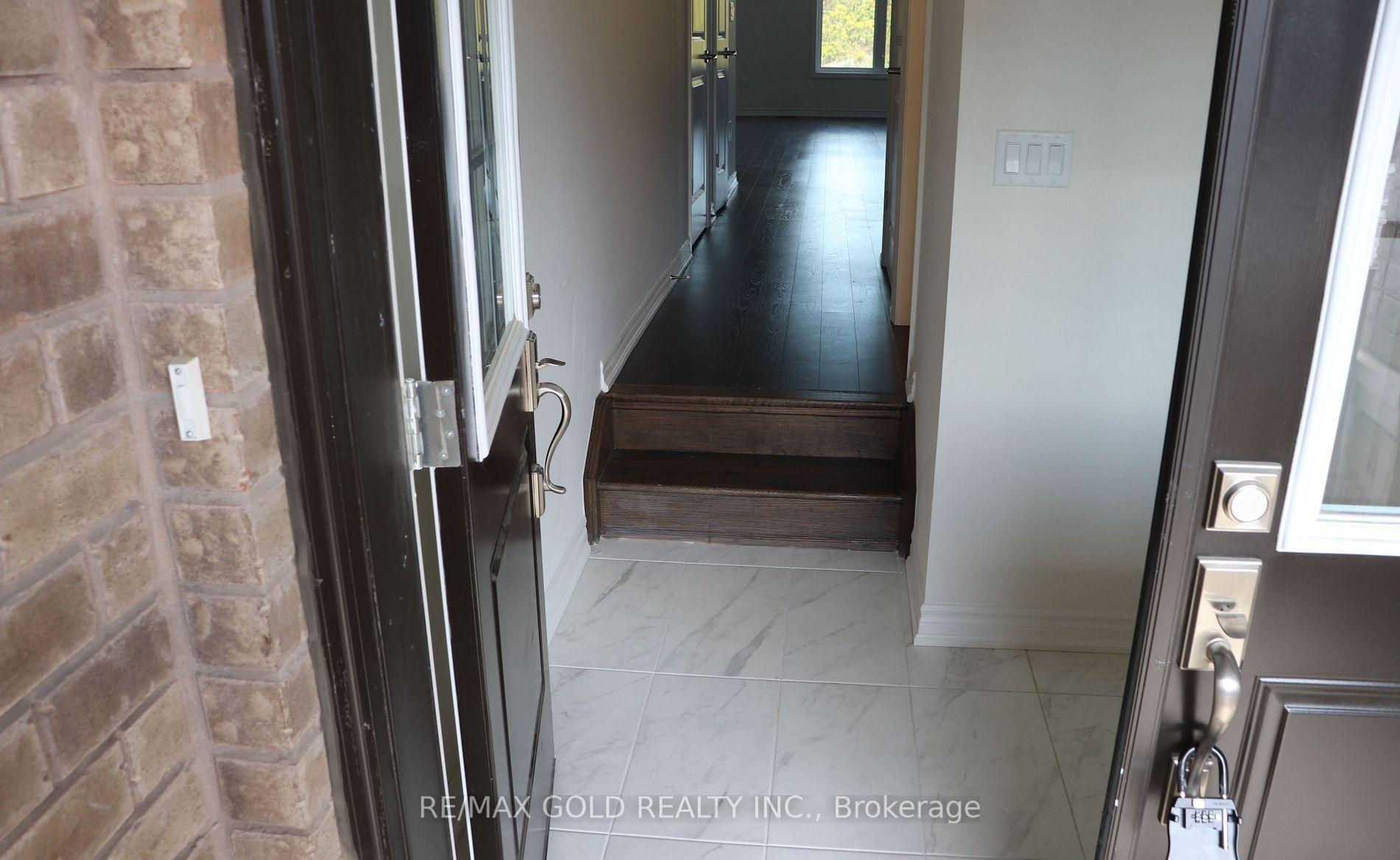 Photo 2 of 147 Shepherd Drive, Barrie, Rural Barrie Southeast — HOMEH
