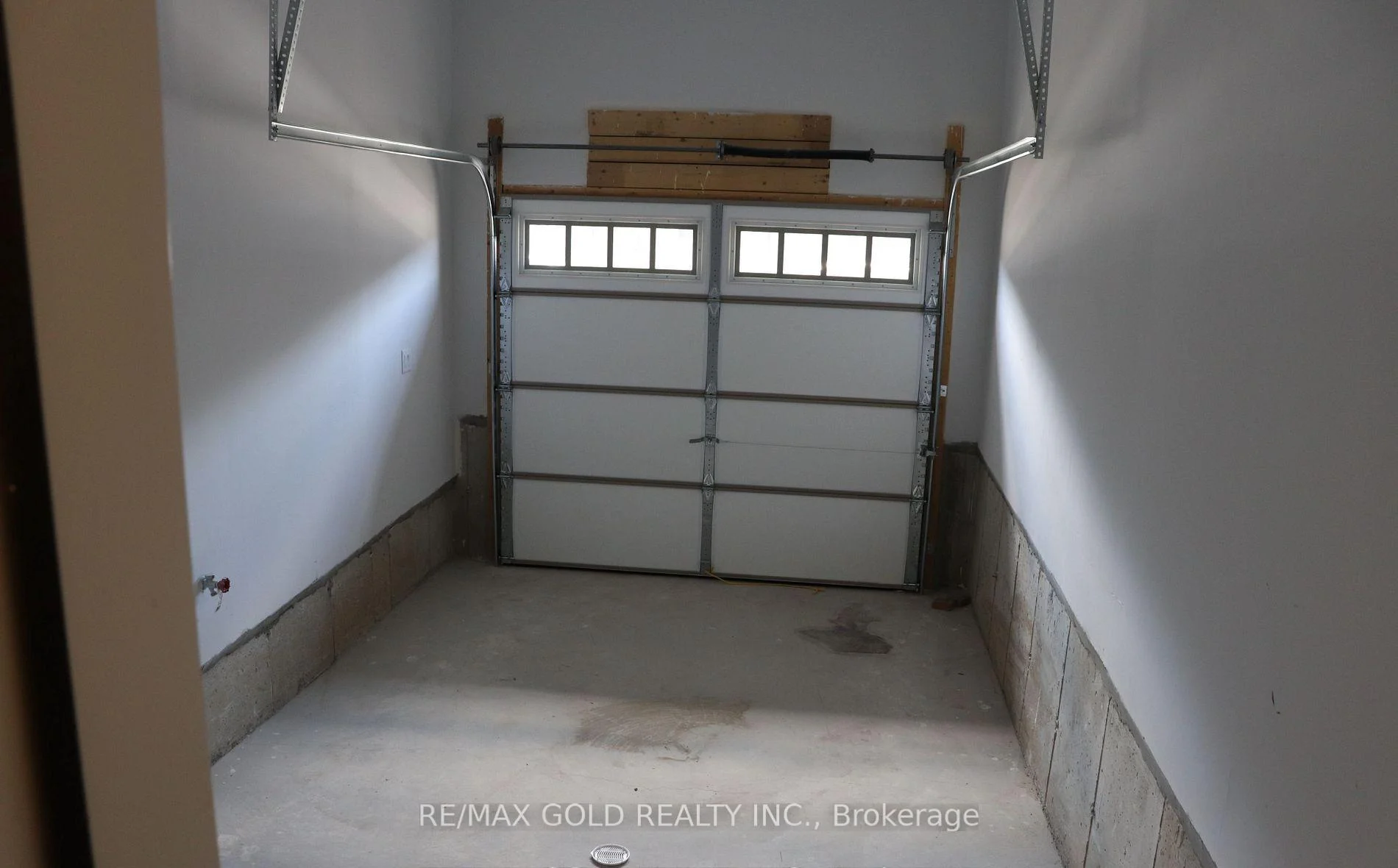 Photo 8 of 147 Shepherd Drive, Barrie, Rural Barrie Southeast — HOMEH