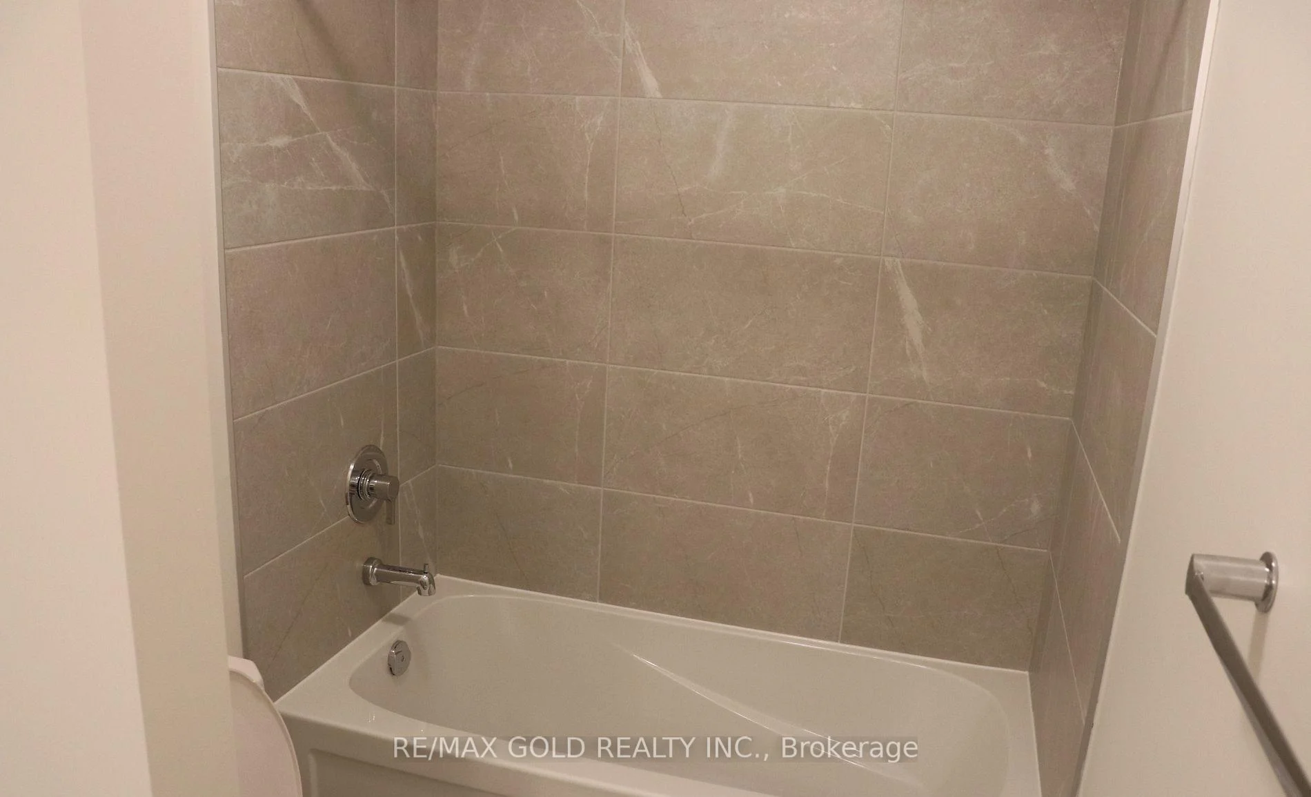 Photo 22 of 147 Shepherd Drive, Barrie, Rural Barrie Southeast — HOMEH