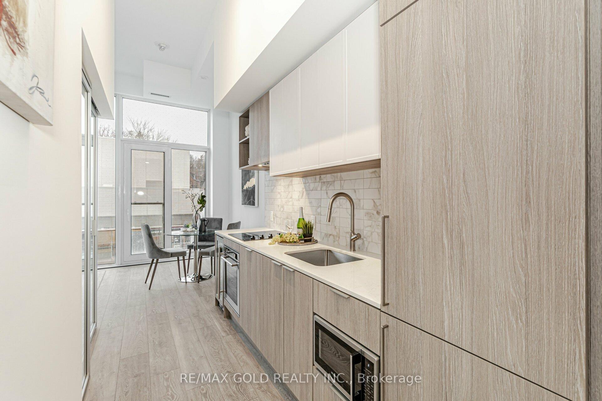 Photo 9 of Unit 216, 2020 Bathurst Street, Toronto, Humewood-Cedarvale — HOMEH