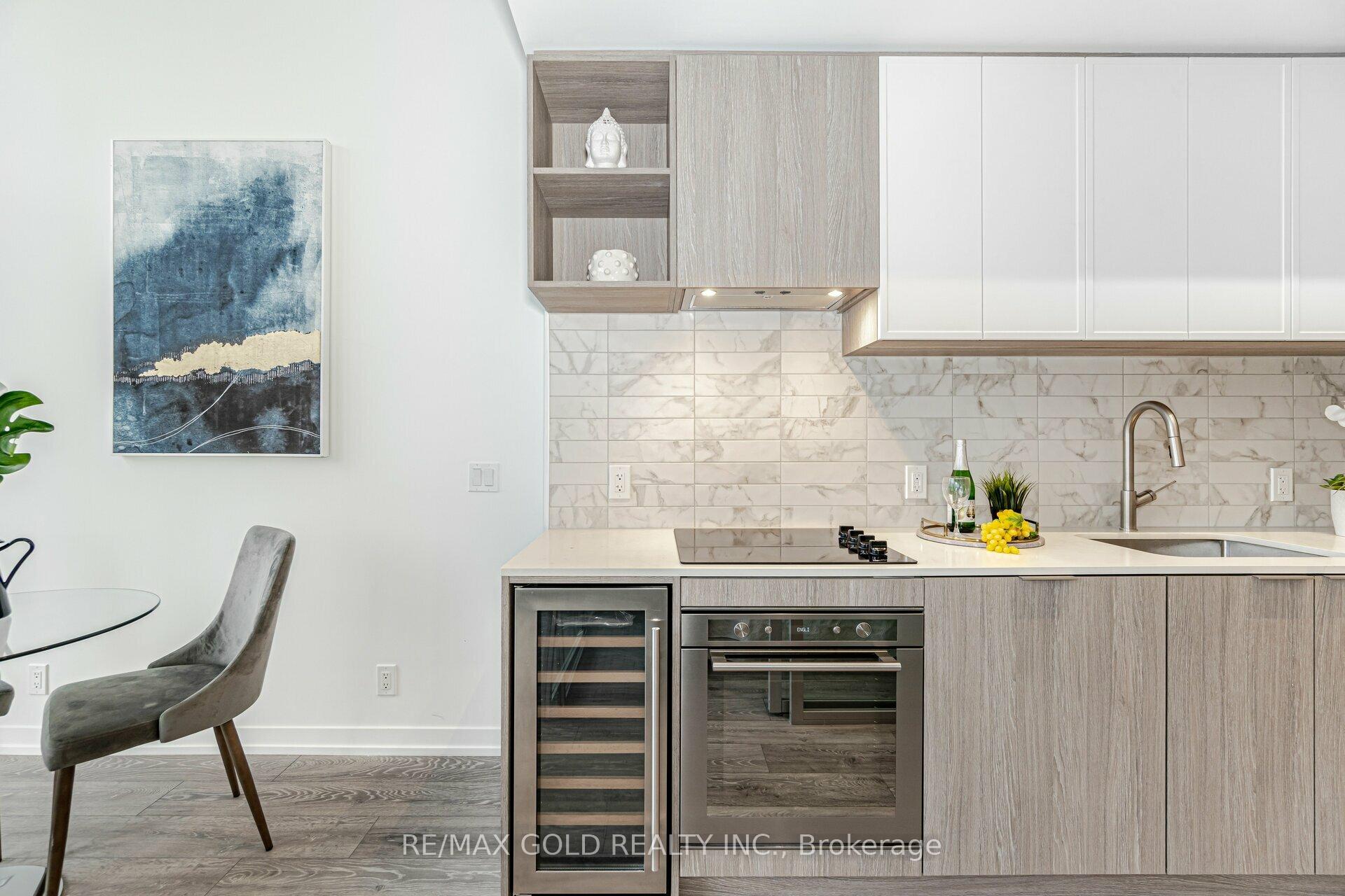 Photo 10 of Unit 216, 2020 Bathurst Street, Toronto, Humewood-Cedarvale — HOMEH