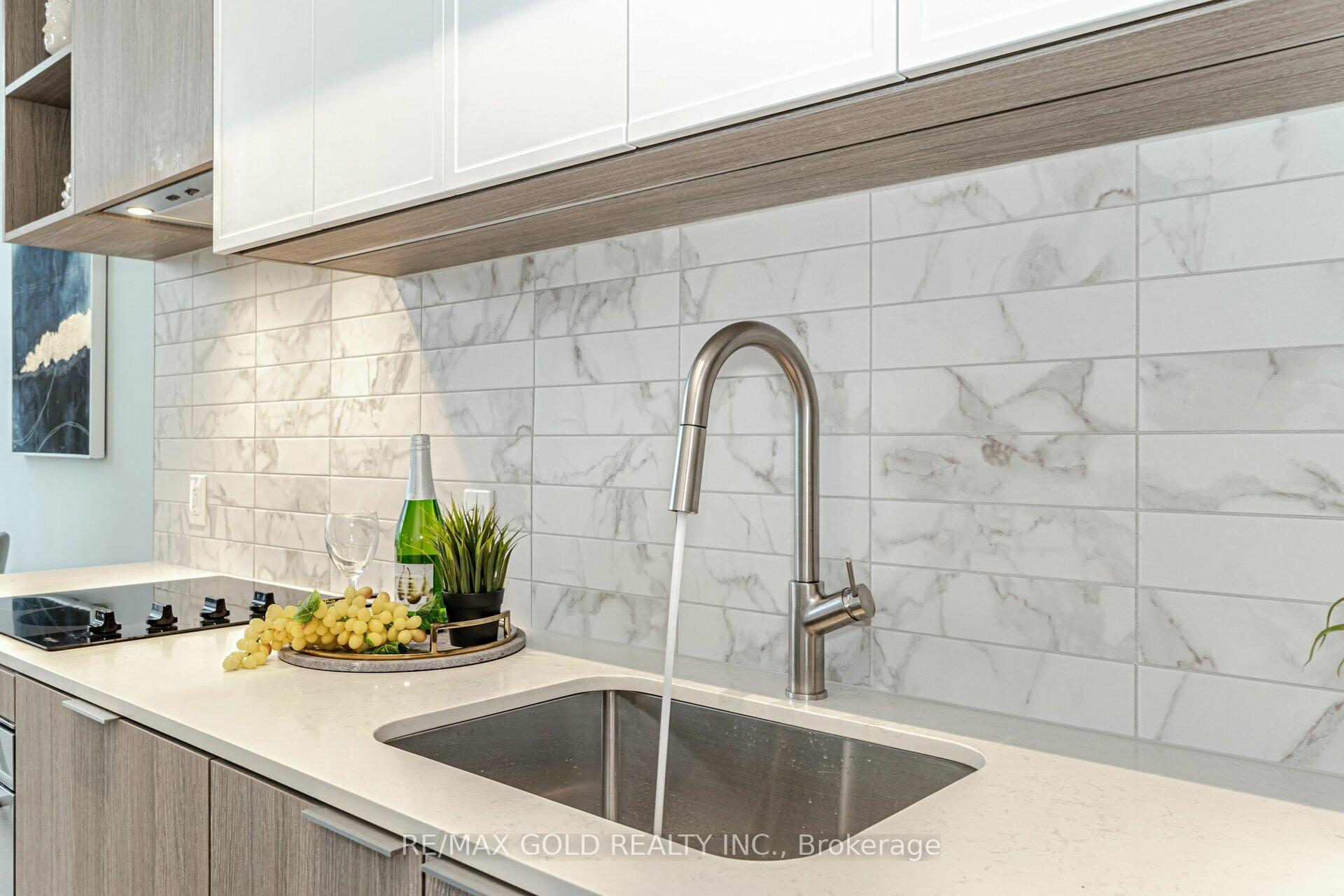 Photo 12 of Unit 216, 2020 Bathurst Street, Toronto, Humewood-Cedarvale — HOMEH