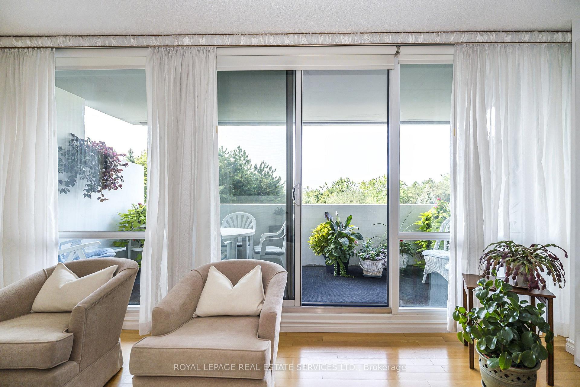 Photo 3 of Unit 513, 250 Scarlett Road, Toronto, Rockcliffe-Smythe — HOMEH