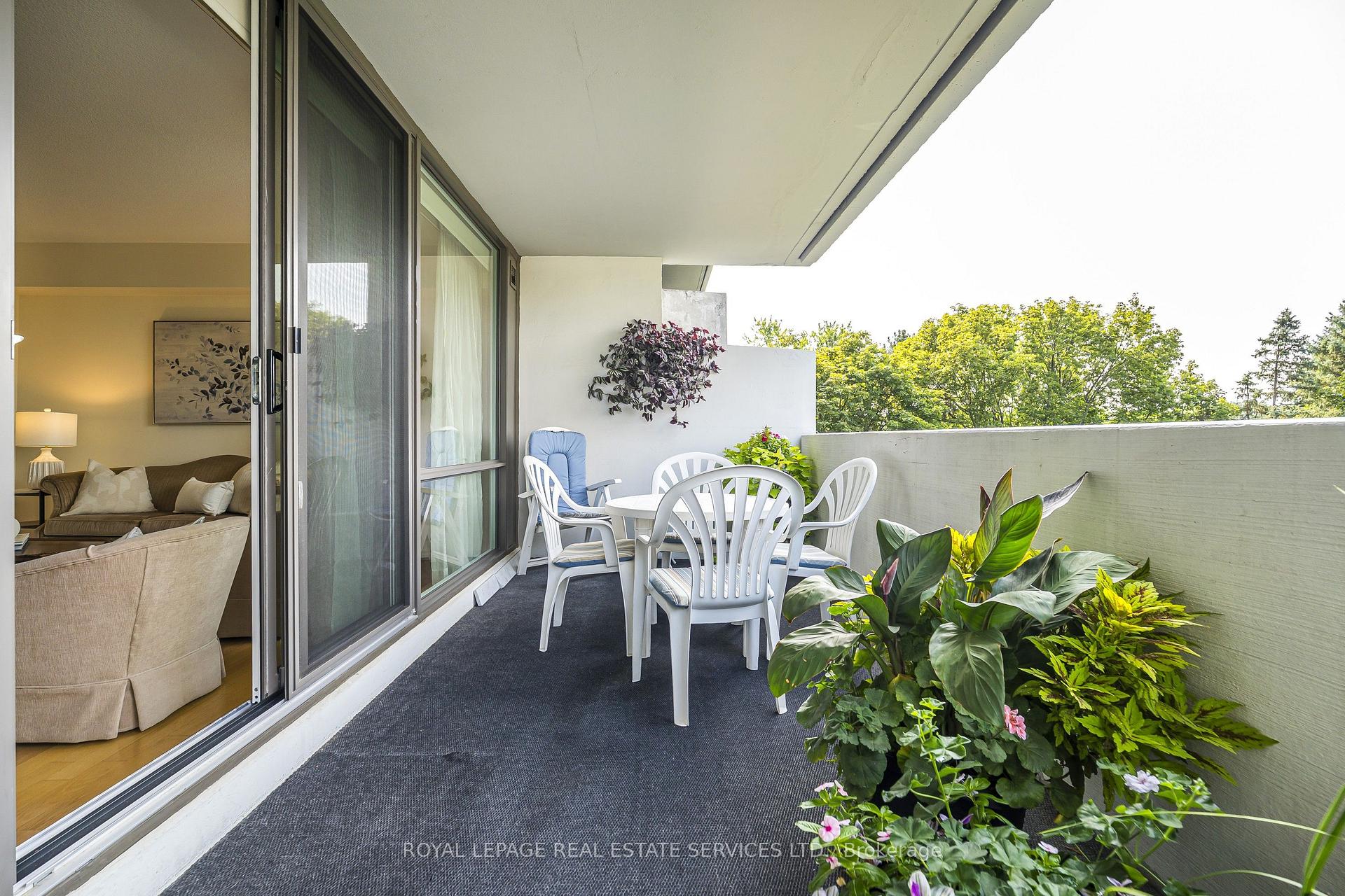 Photo 4 of Unit 513, 250 Scarlett Road, Toronto, Rockcliffe-Smythe — HOMEH
