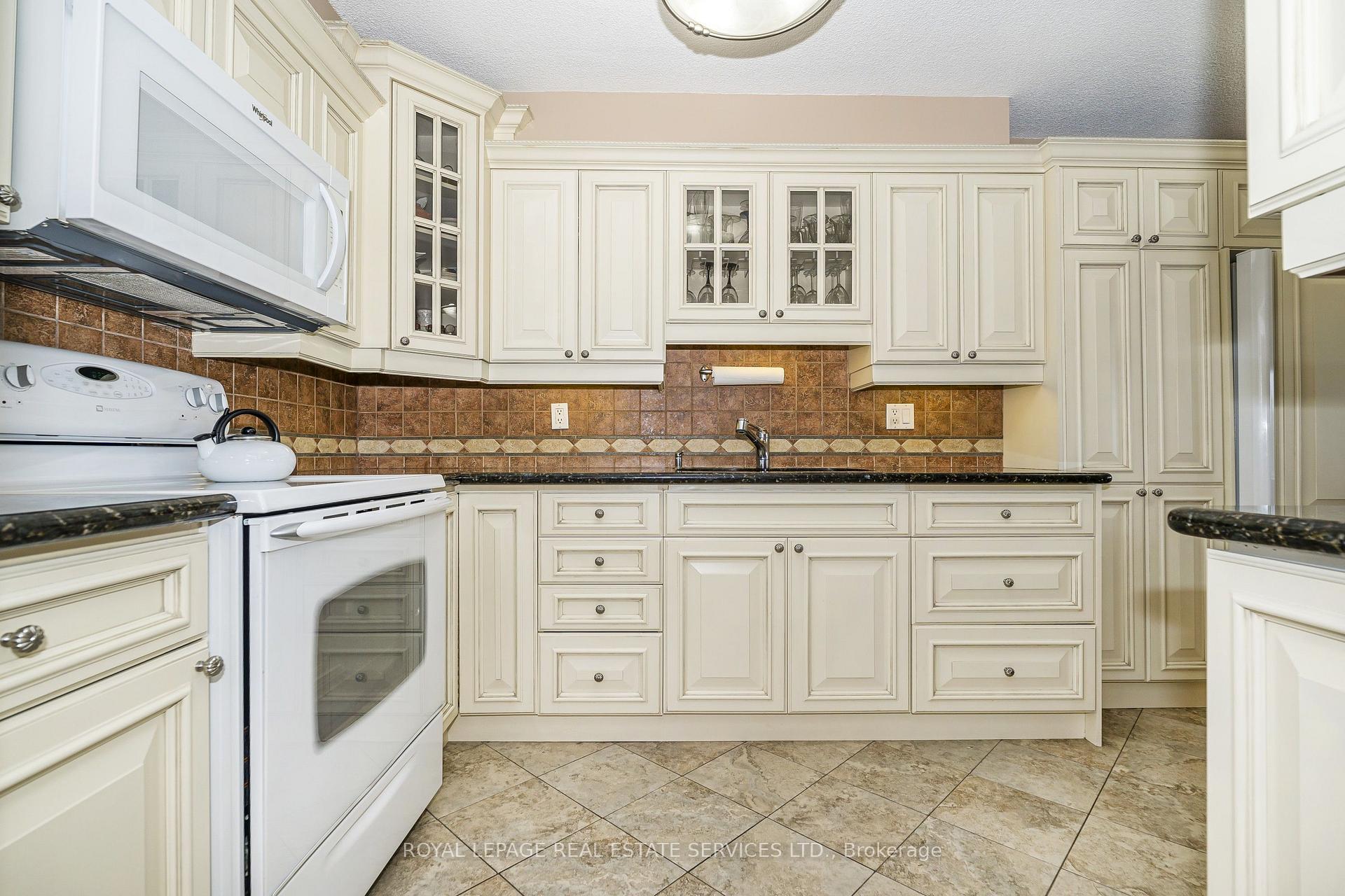 Photo 10 of Unit 513, 250 Scarlett Road, Toronto, Rockcliffe-Smythe — HOMEH