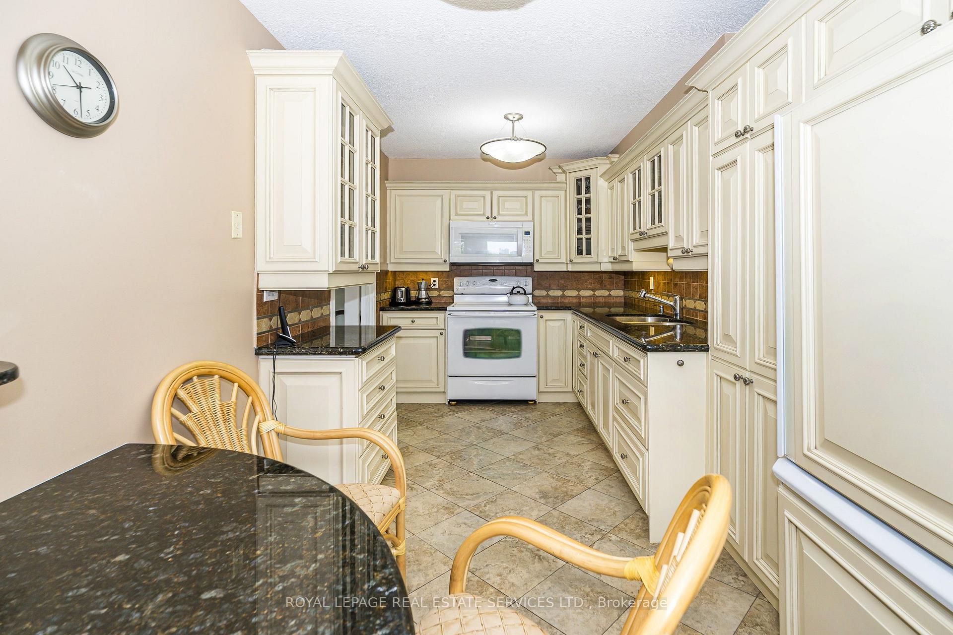 Photo 14 of Unit 513, 250 Scarlett Road, Toronto, Rockcliffe-Smythe — HOMEH