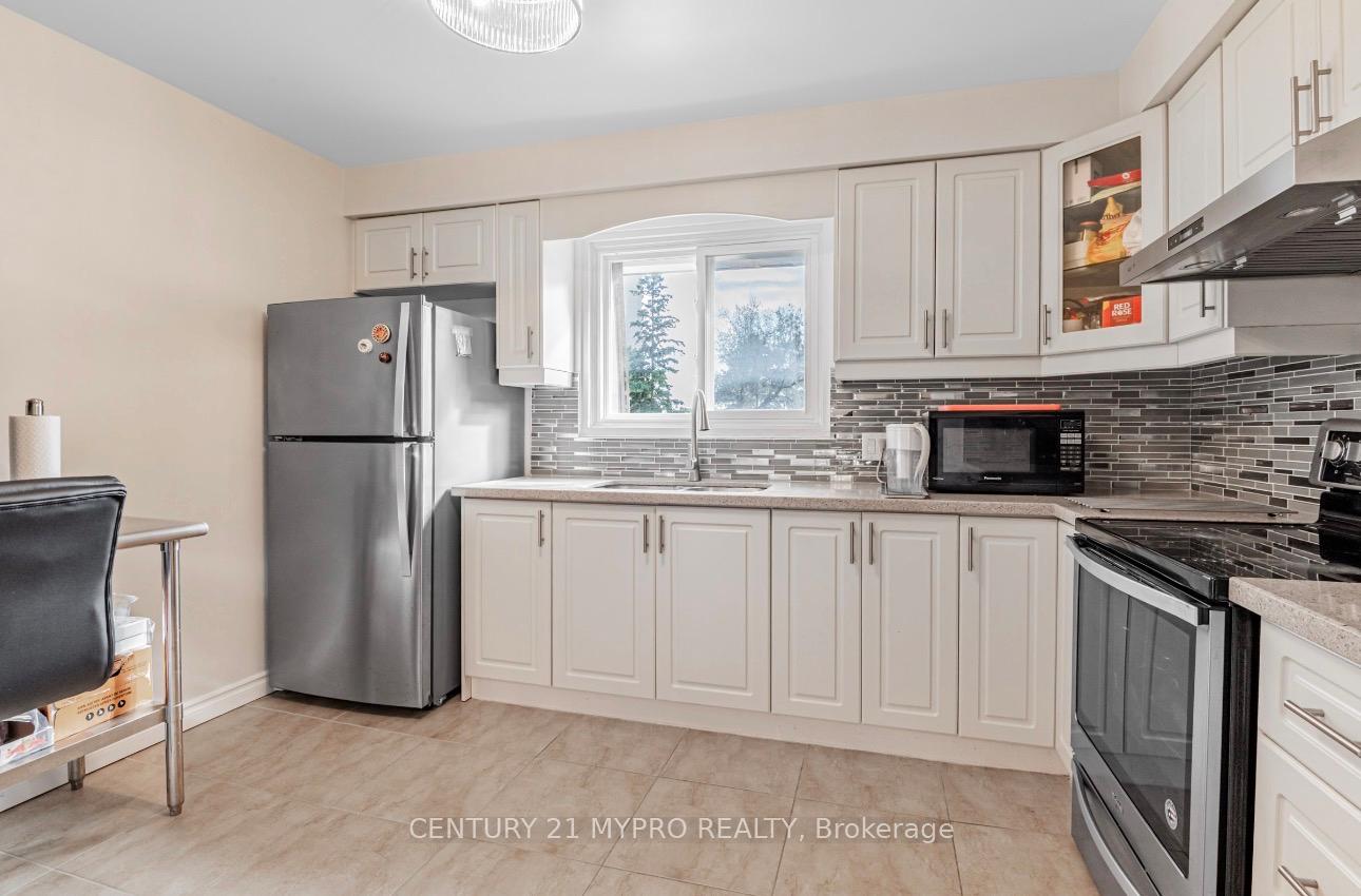 Photo 5 of Unit #61, 120 Beverly Glen Boulevard, Scarborough, L'Amoreaux — HOMEH