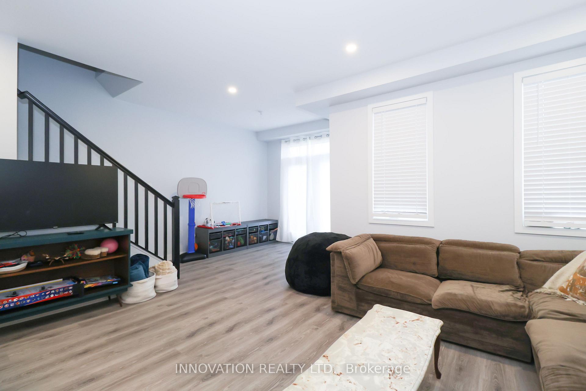 Photo 15 of 36 Stitch Mews, Ottawa, Goulbourn Twp From Franktown Rd/South To Rideau — HOMEH