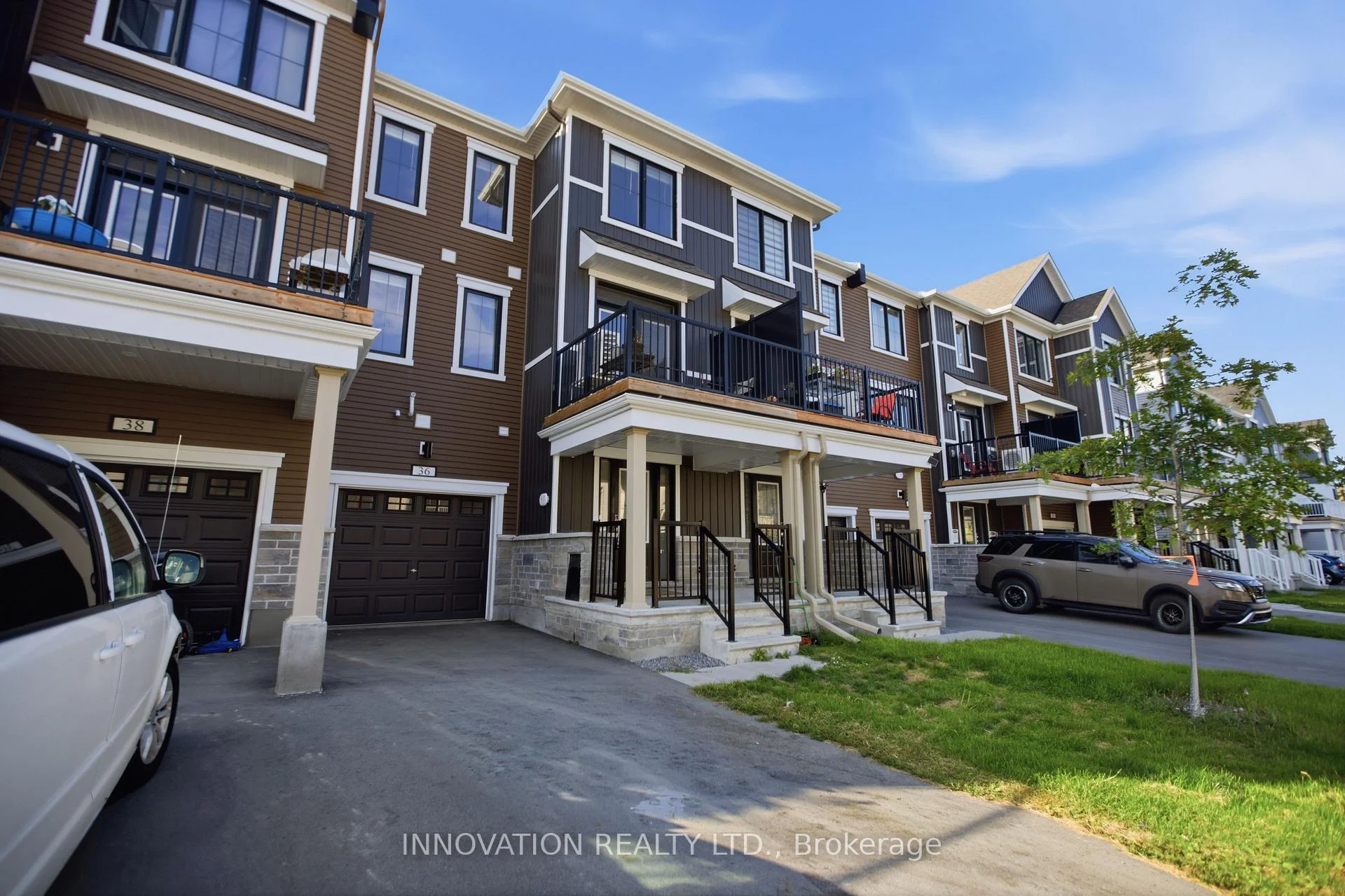 Photo 4 of 36 Stitch Mews, Ottawa, Goulbourn Twp From Franktown Rd/South To Rideau — HOMEH