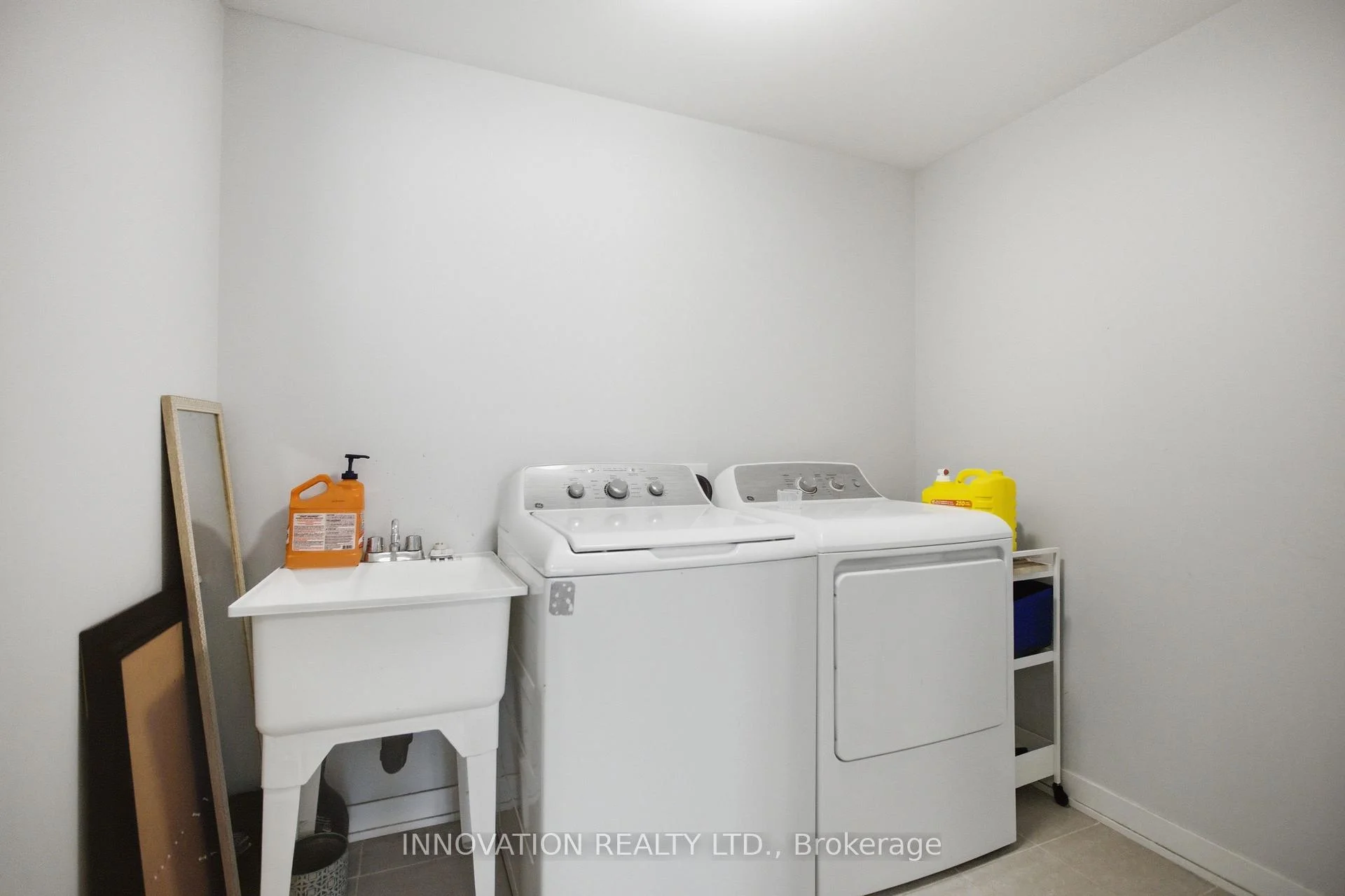 Photo 10 of 36 Stitch Mews, Ottawa, Goulbourn Twp From Franktown Rd/South To Rideau — HOMEH