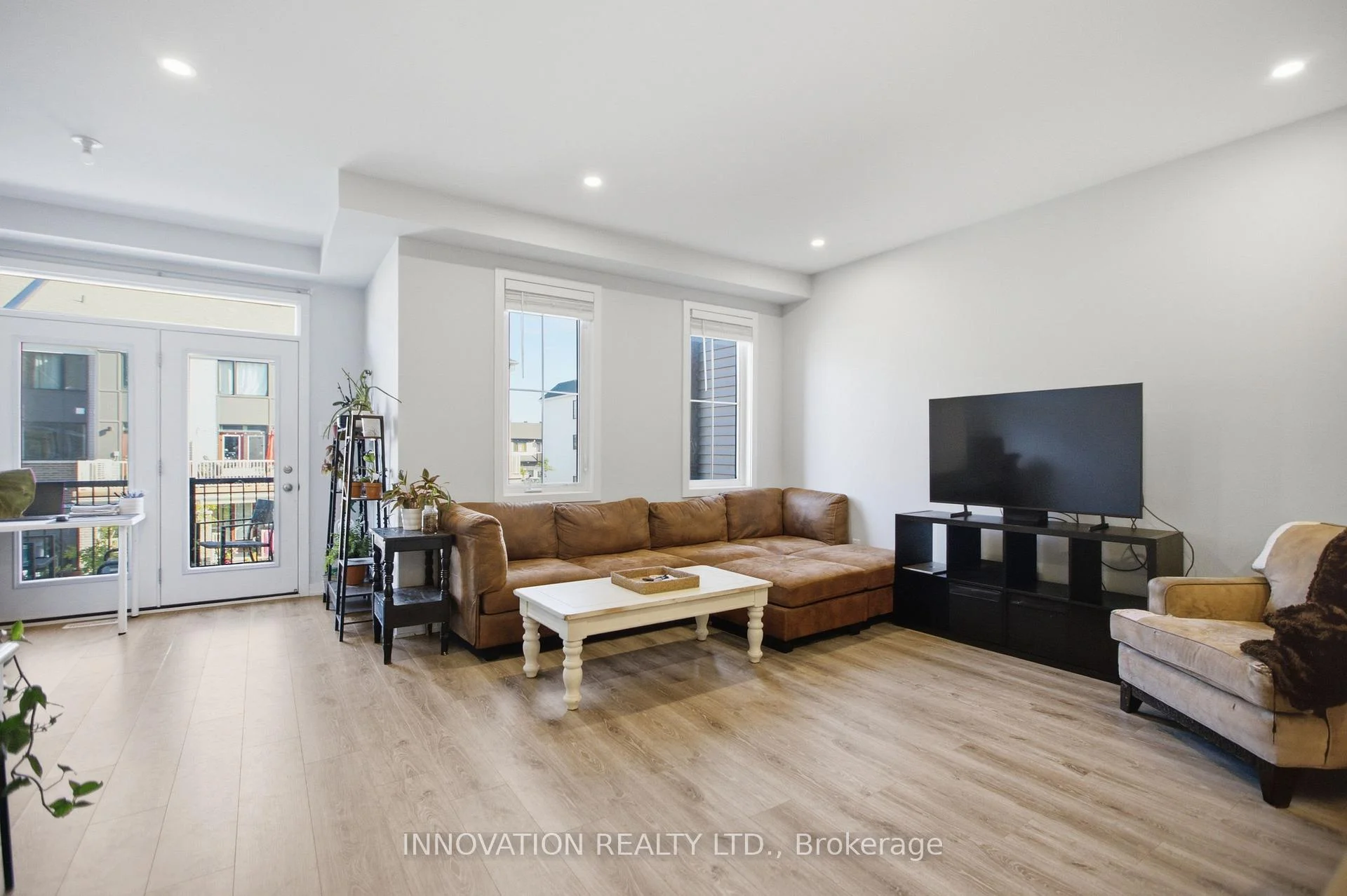 Photo 14 of 36 Stitch Mews, Ottawa, Goulbourn Twp From Franktown Rd/South To Rideau — HOMEH