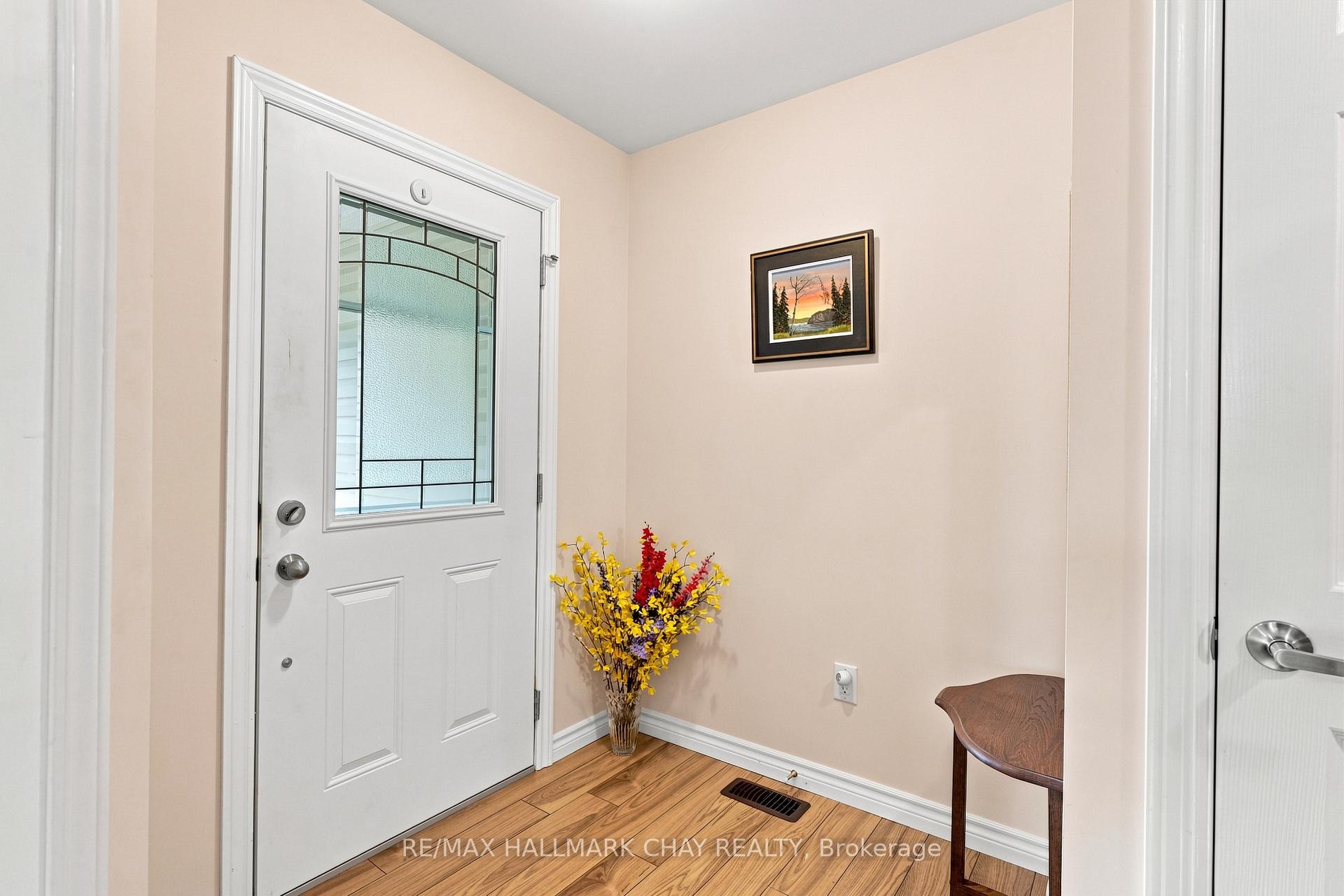 Photo 5 of 156 Pineridge Gate, Gravenhurst, Wood (Gravenhurst) — HOMEH