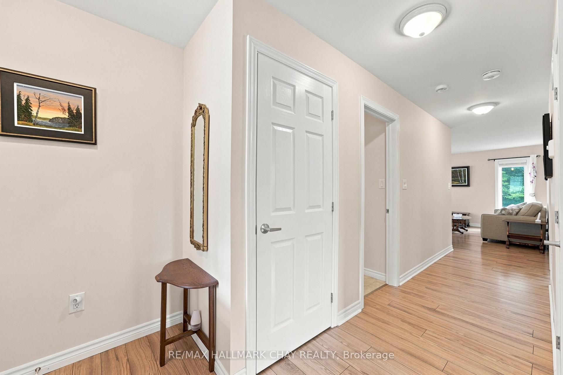 Photo 6 of 156 Pineridge Gate, Gravenhurst, Wood (Gravenhurst) — HOMEH
