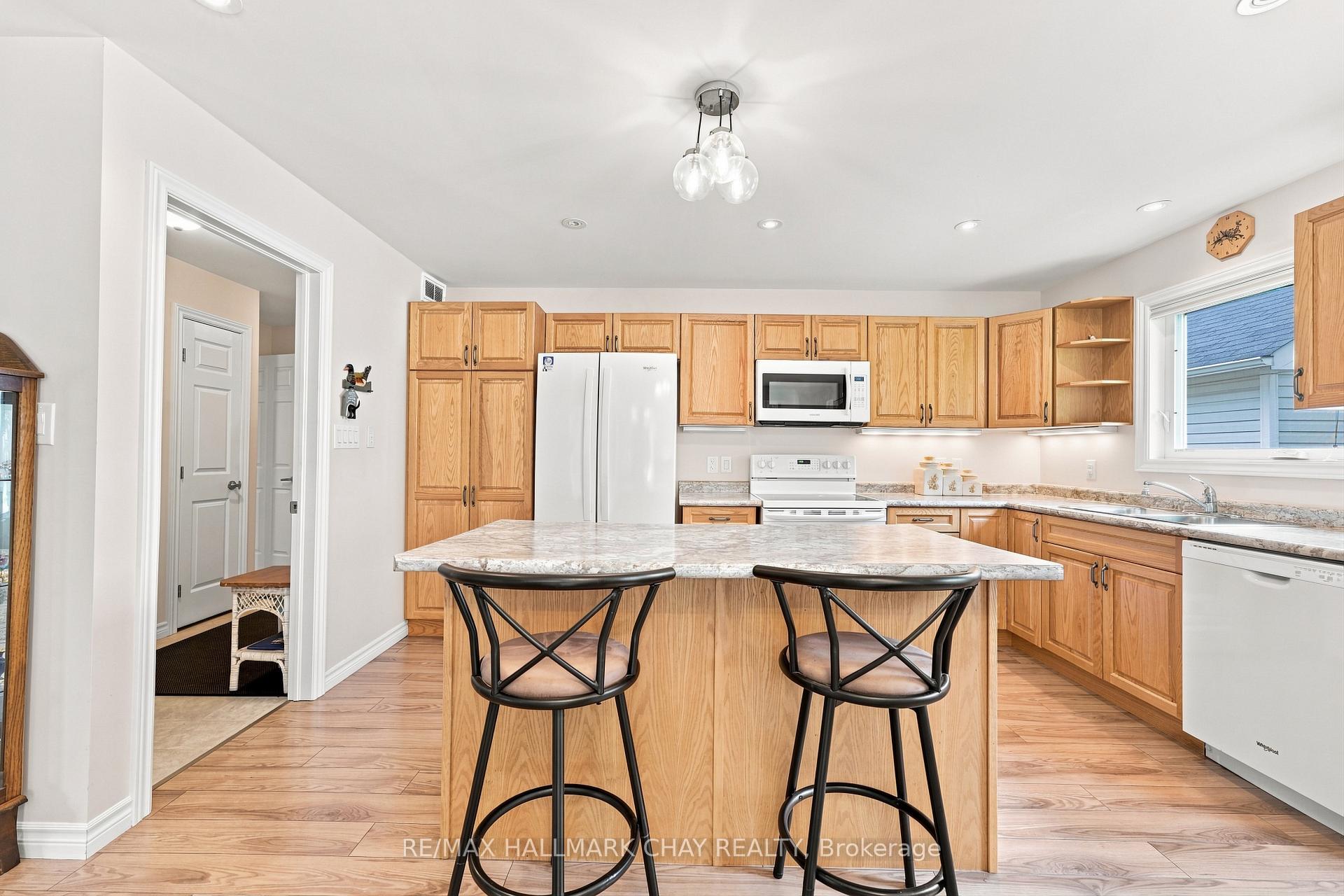Photo 7 of 156 Pineridge Gate, Gravenhurst, Wood (Gravenhurst) — HOMEH