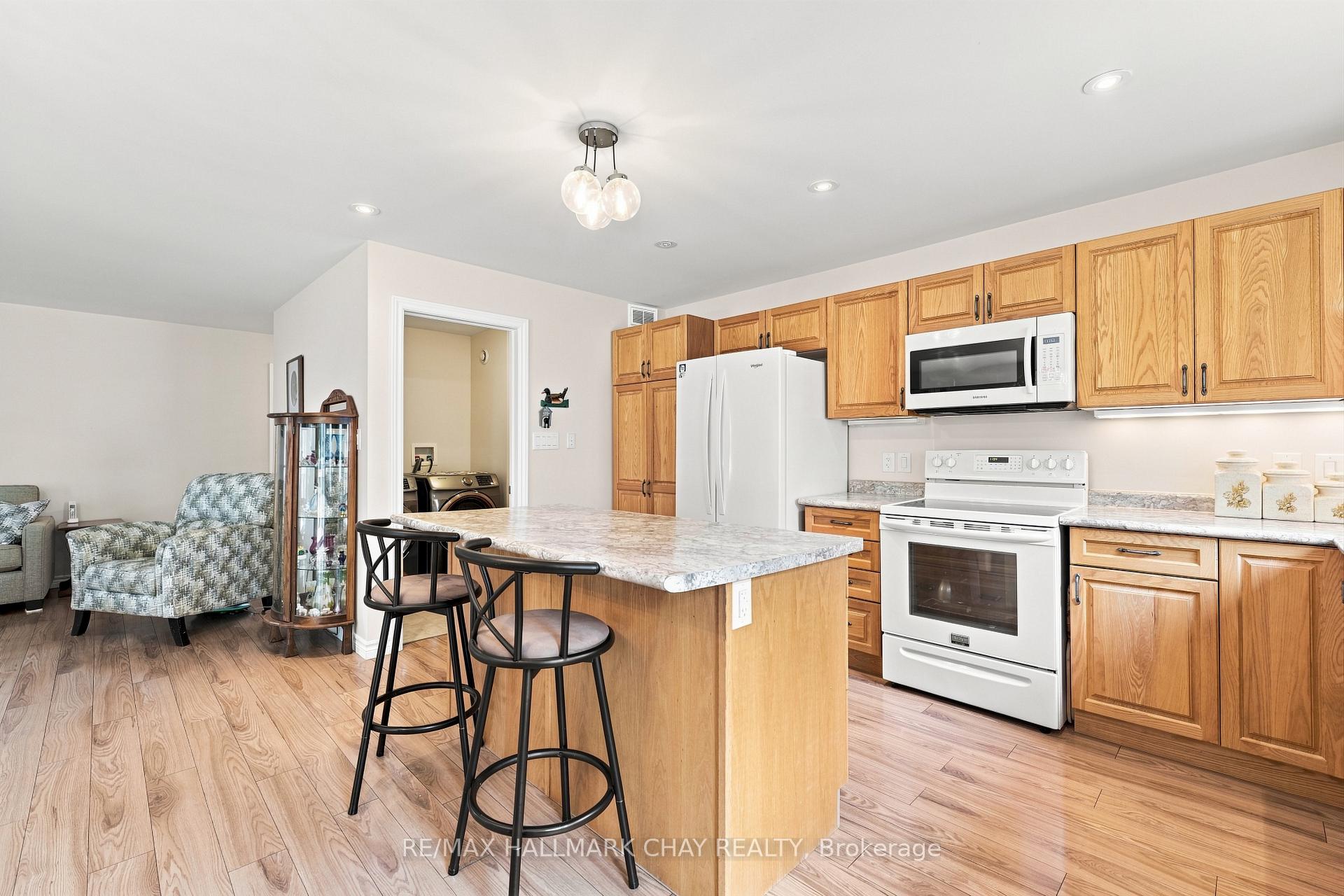 Photo 8 of 156 Pineridge Gate, Gravenhurst, Wood (Gravenhurst) — HOMEH