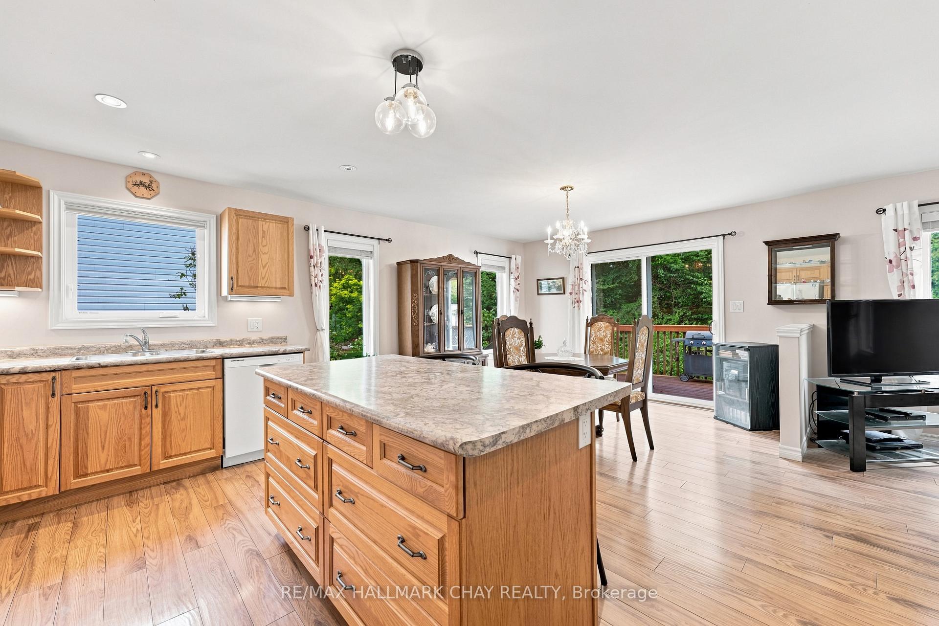 Photo 10 of 156 Pineridge Gate, Gravenhurst, Wood (Gravenhurst) — HOMEH