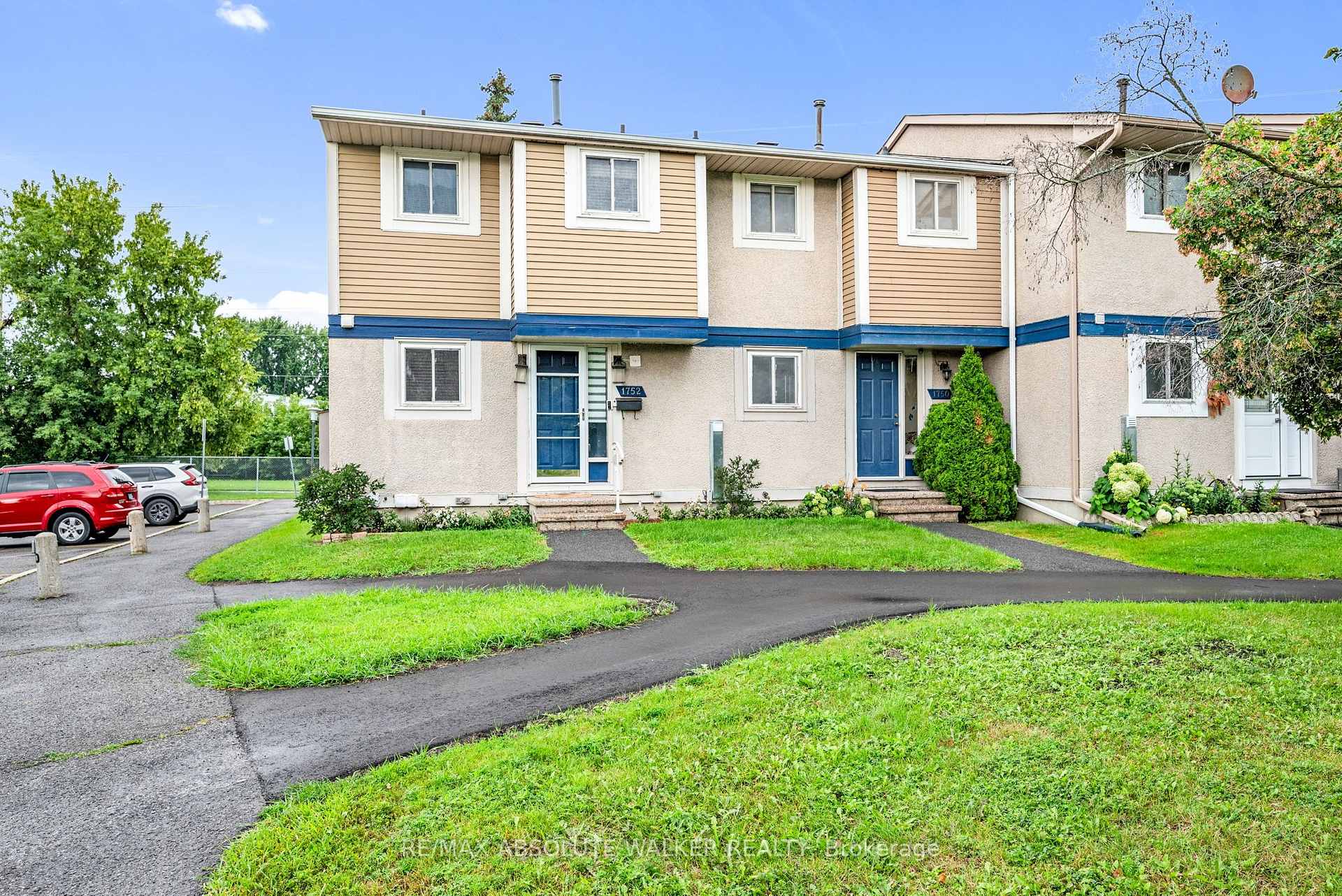 Photo 2 of 1752 Stonehenge Crescent, Ottawa, Pineview — HOMEH