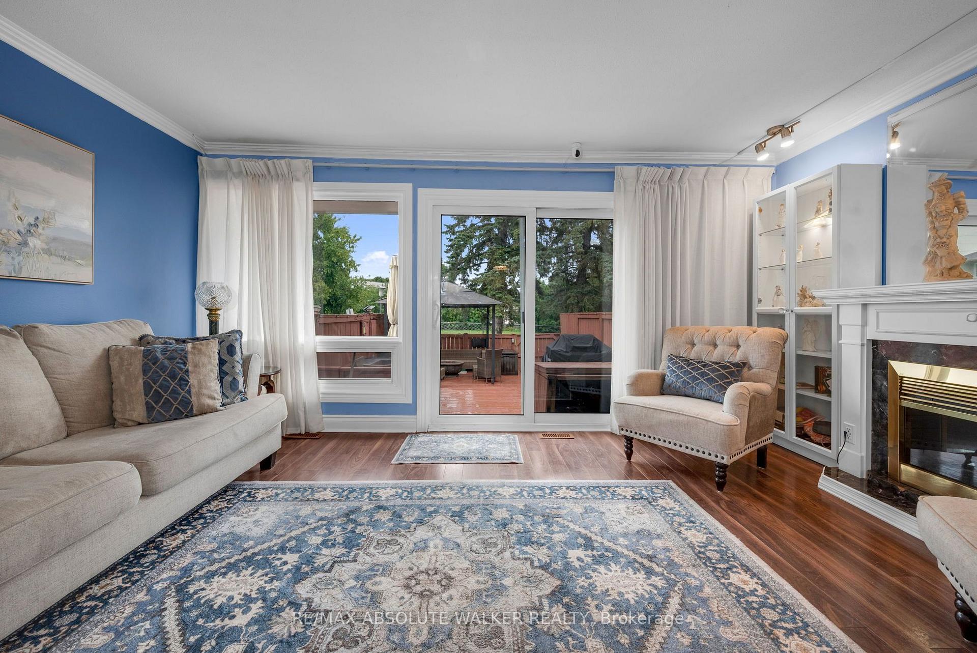 Photo 3 of 1752 Stonehenge Crescent, Ottawa, Pineview — HOMEH