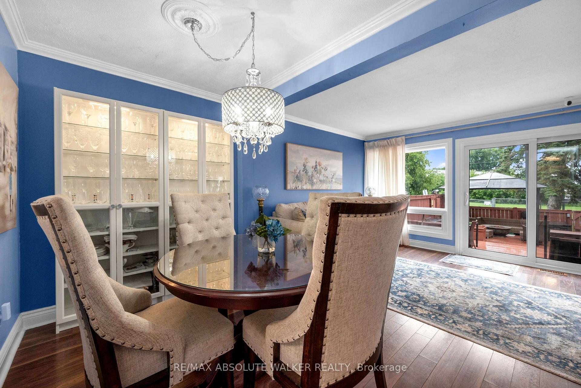 Photo 10 of 1752 Stonehenge Crescent, Ottawa, Pineview — HOMEH