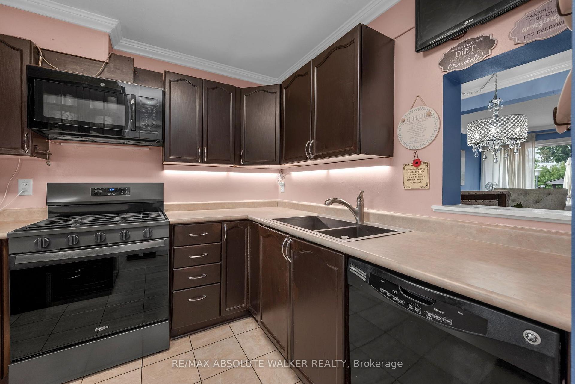 Photo 11 of 1752 Stonehenge Crescent, Ottawa, Pineview — HOMEH