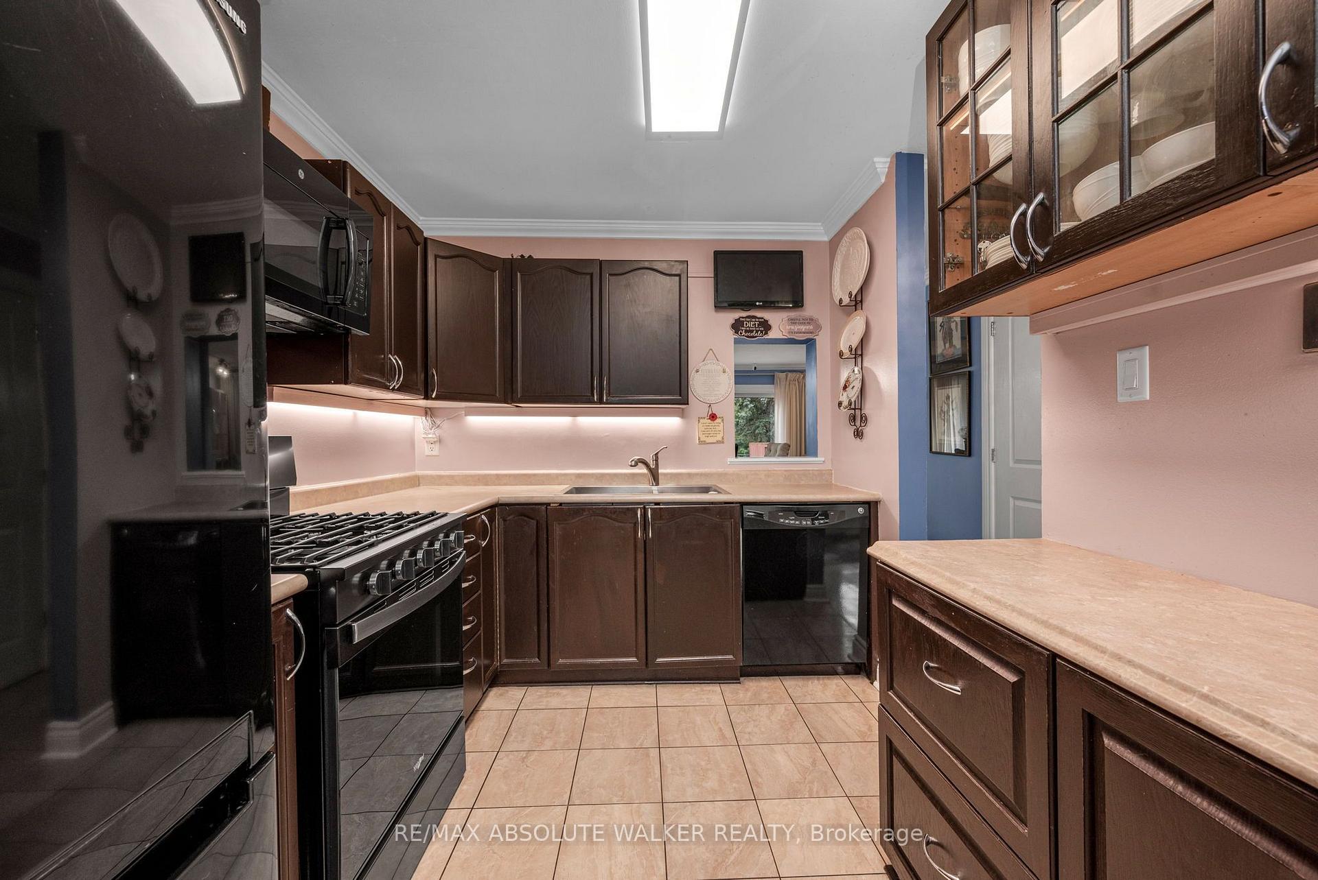 Photo 12 of 1752 Stonehenge Crescent, Ottawa, Pineview — HOMEH