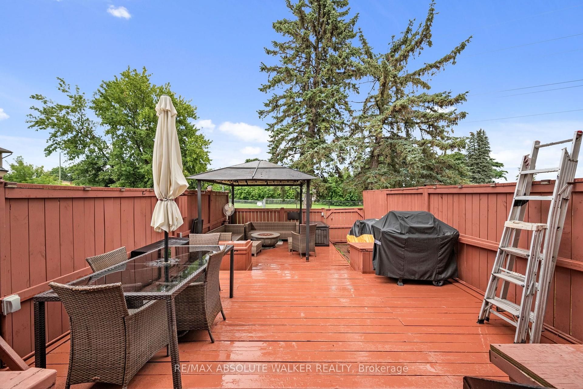 Photo 25 of 1752 Stonehenge Crescent, Ottawa, Pineview — HOMEH