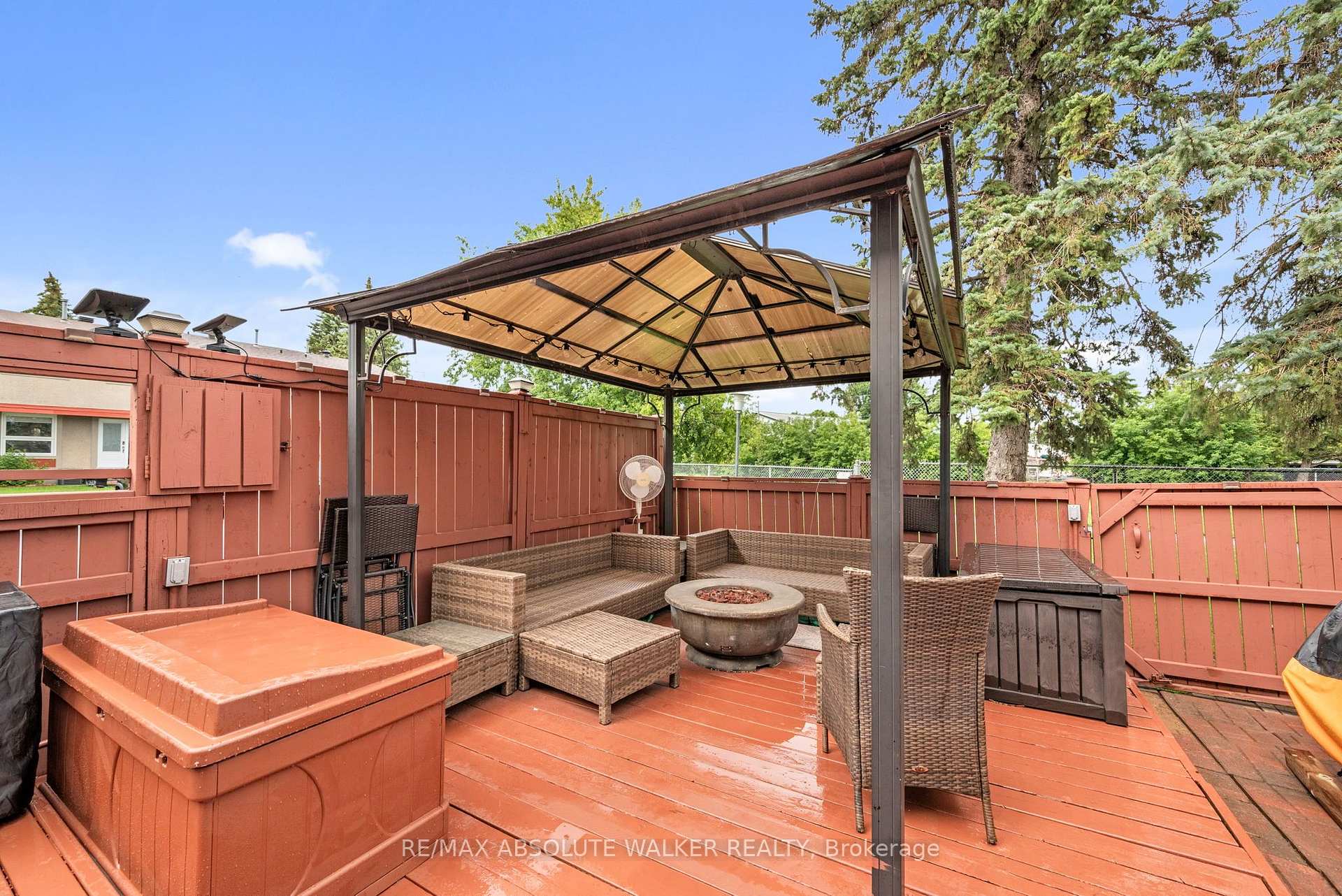 Photo 26 of 1752 Stonehenge Crescent, Ottawa, Pineview — HOMEH