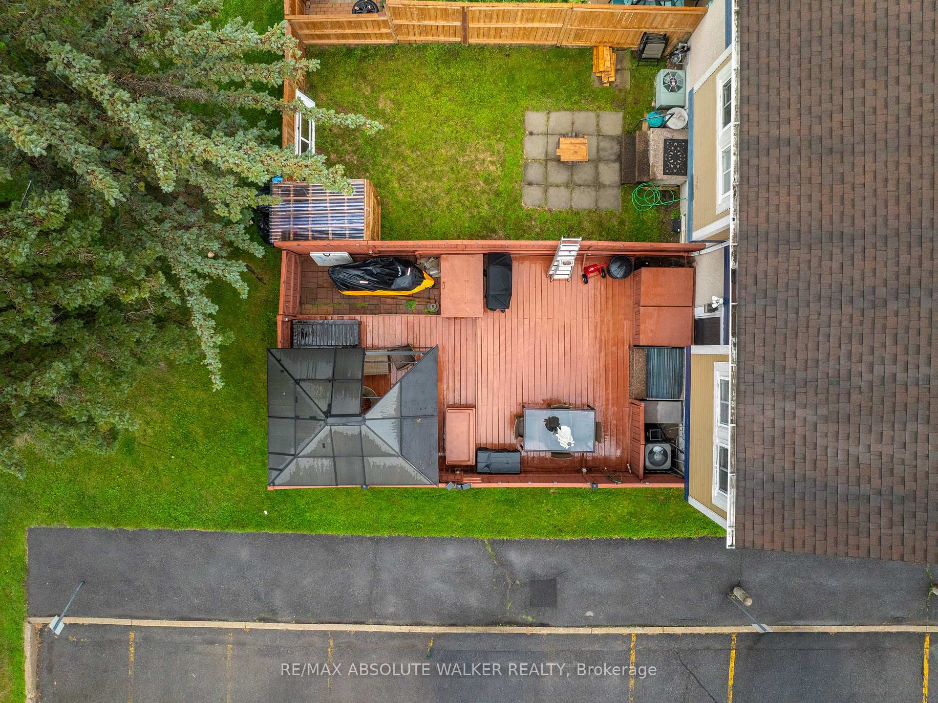 Photo 28 of 1752 Stonehenge Crescent, Ottawa, Pineview — HOMEH