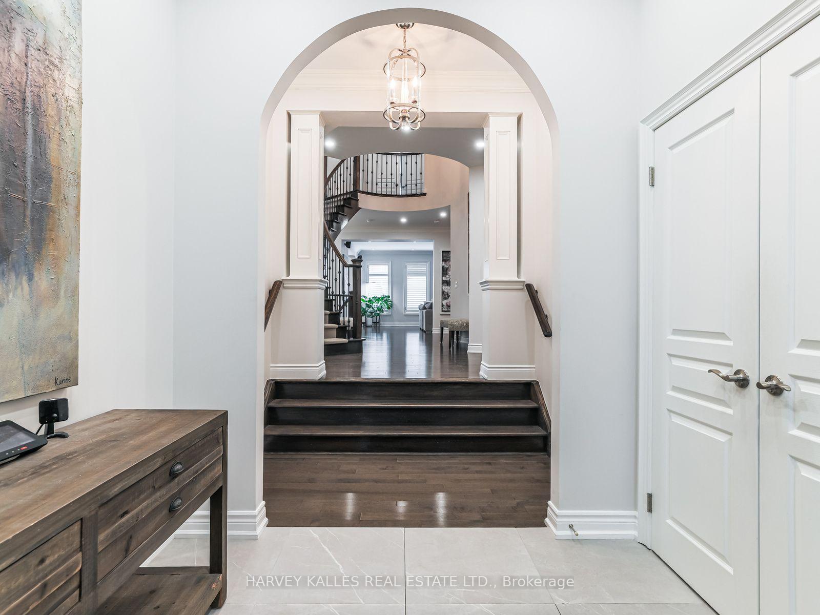 Photo 3 of 40 Altus Park Drive, Vaughan, Patterson — HOMEH