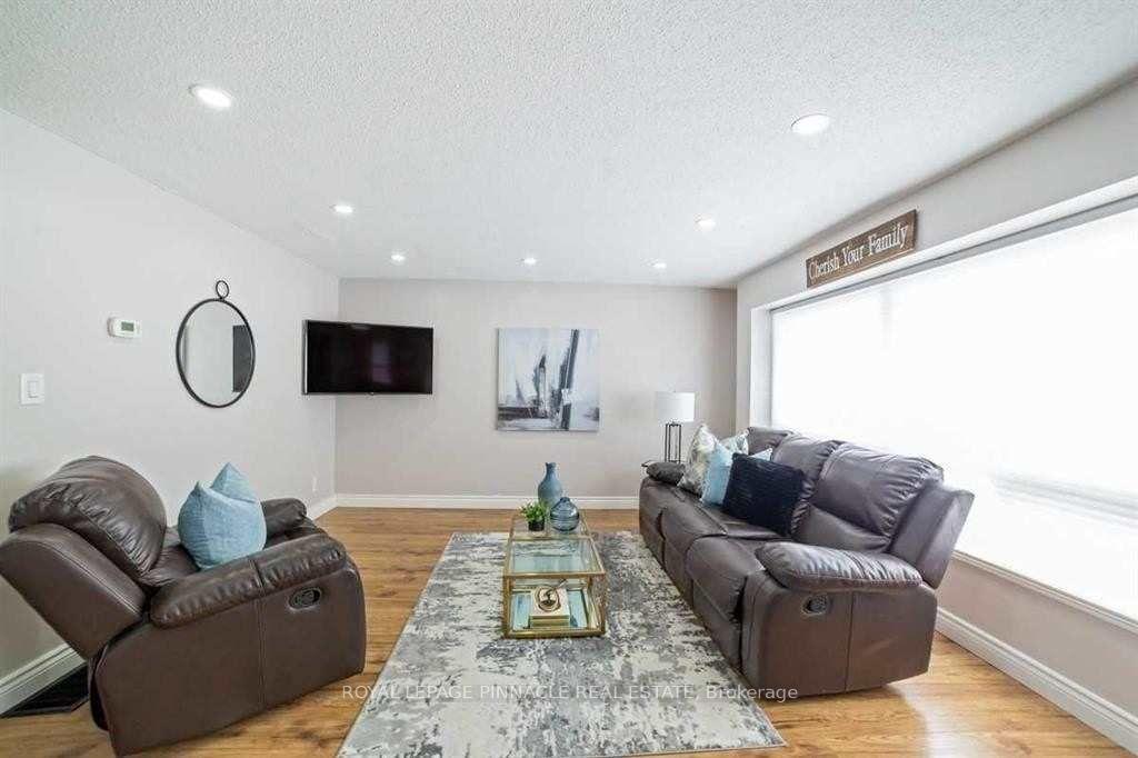 Photo 4 of 733 Parkview Crescent, Cambridge, Preston Heights — HOMEH