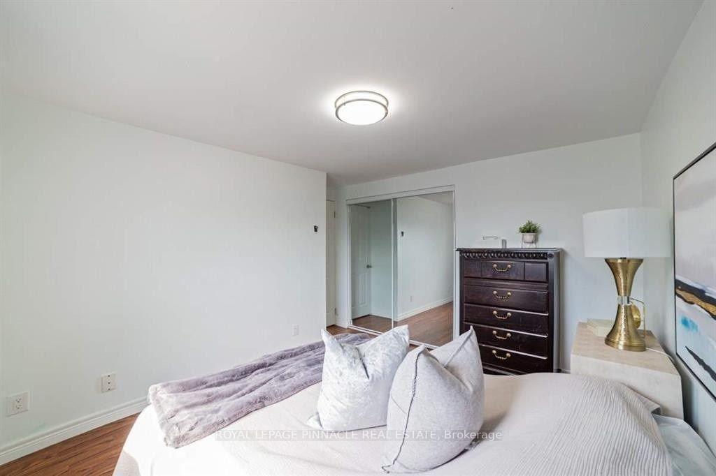 Photo 8 of 733 Parkview Crescent, Cambridge, Preston Heights — HOMEH